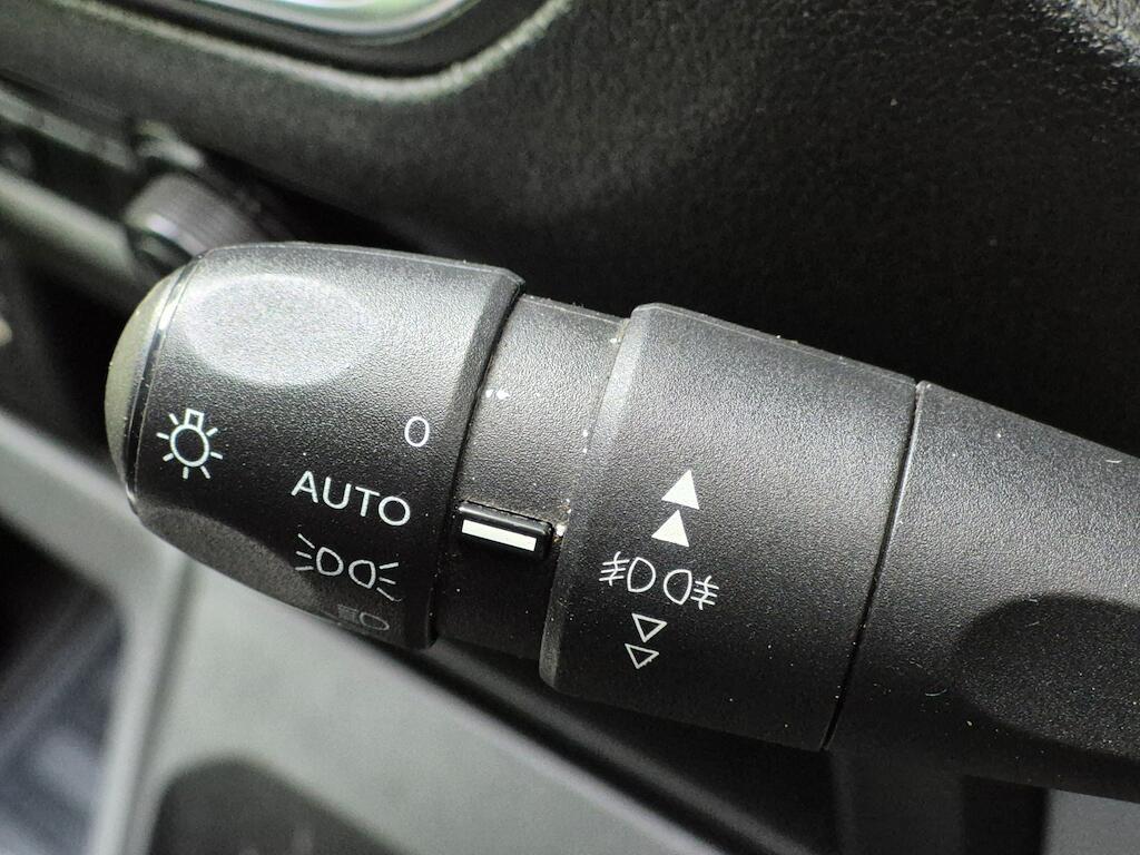 Vauxhall Vivaro - Image 15