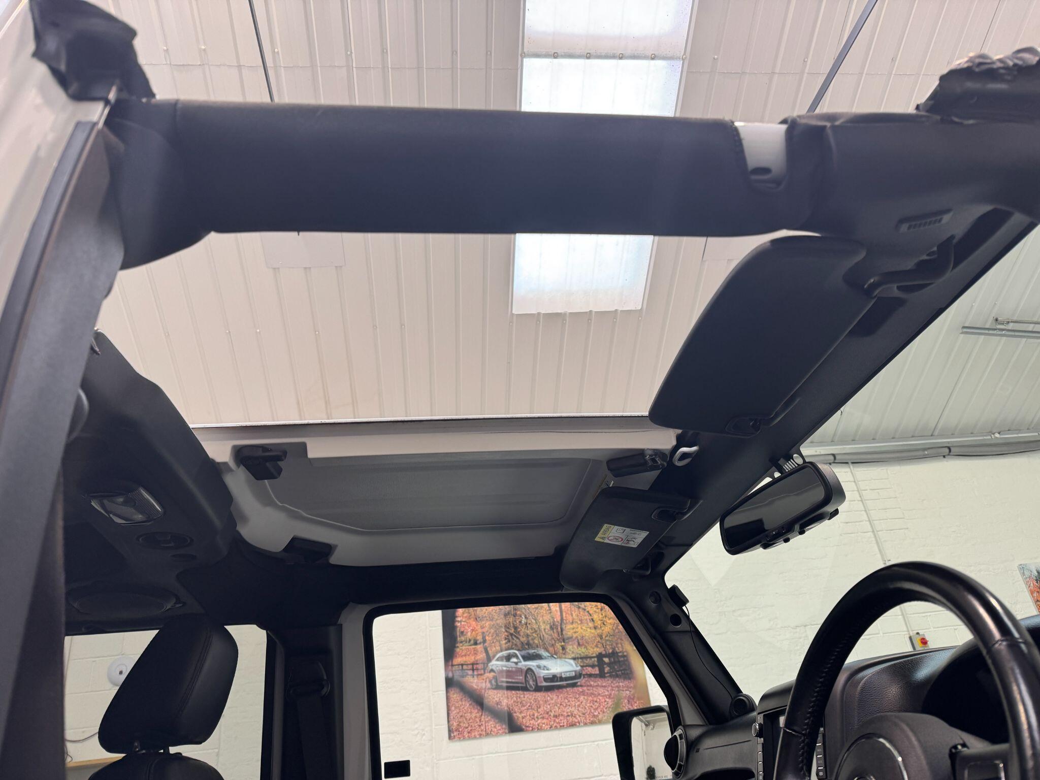 Jeep Wrangler - Image 32