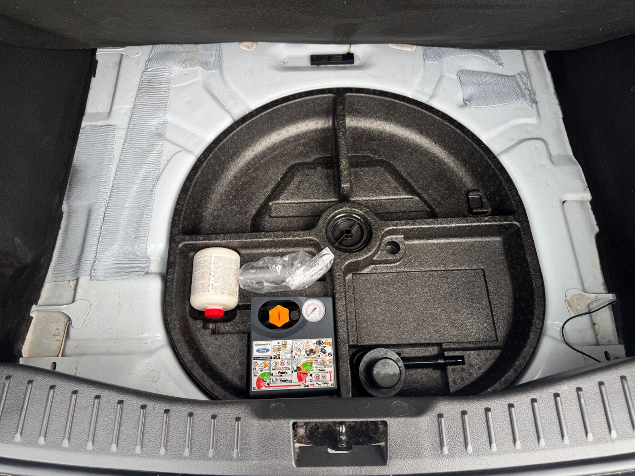 Ford Focus - Image 24