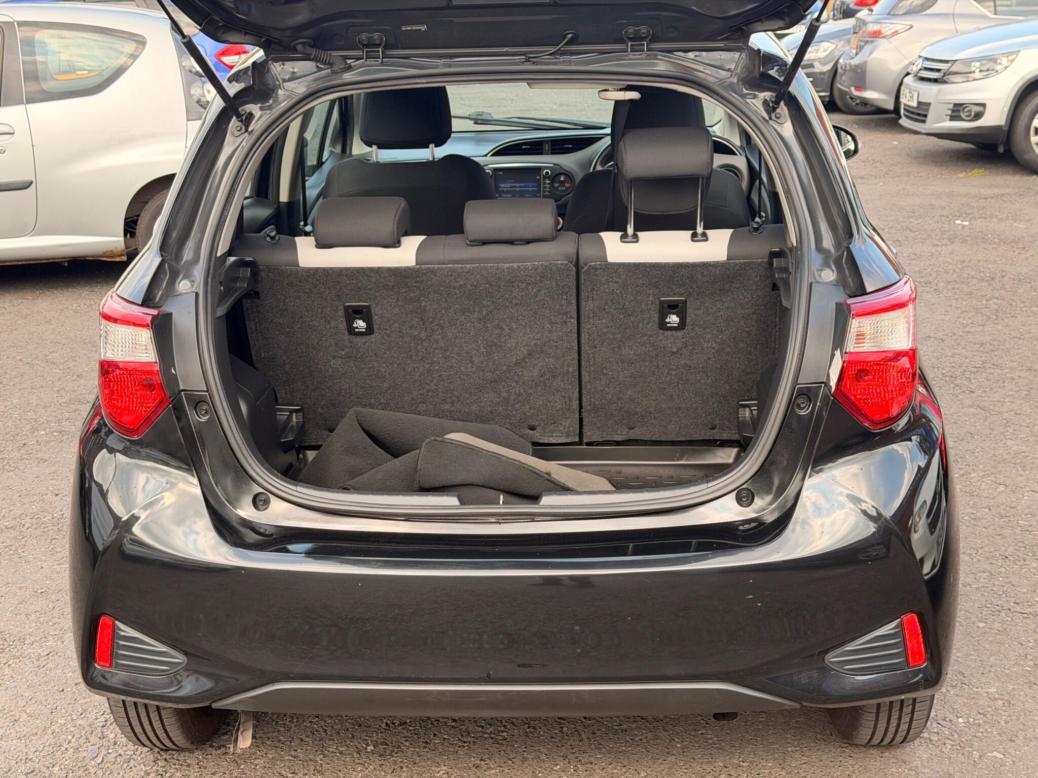 Toyota Yaris - Image 13