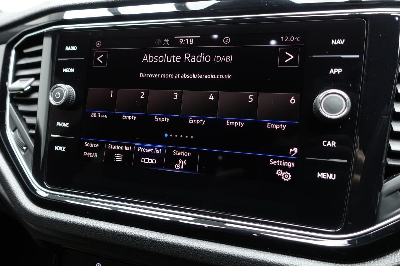 Volkswagen T-Roc - Image 23