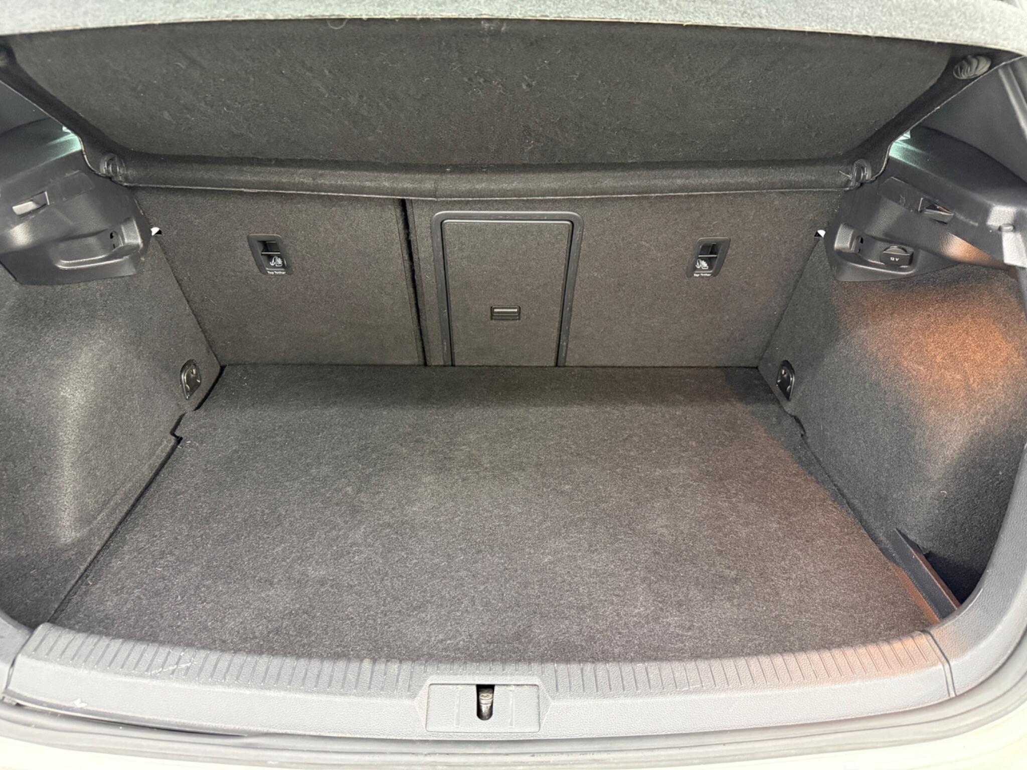 Volkswagen Golf - Image 26