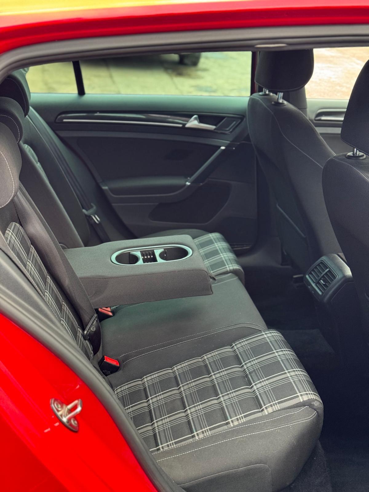 Volkswagen Golf - Image 25