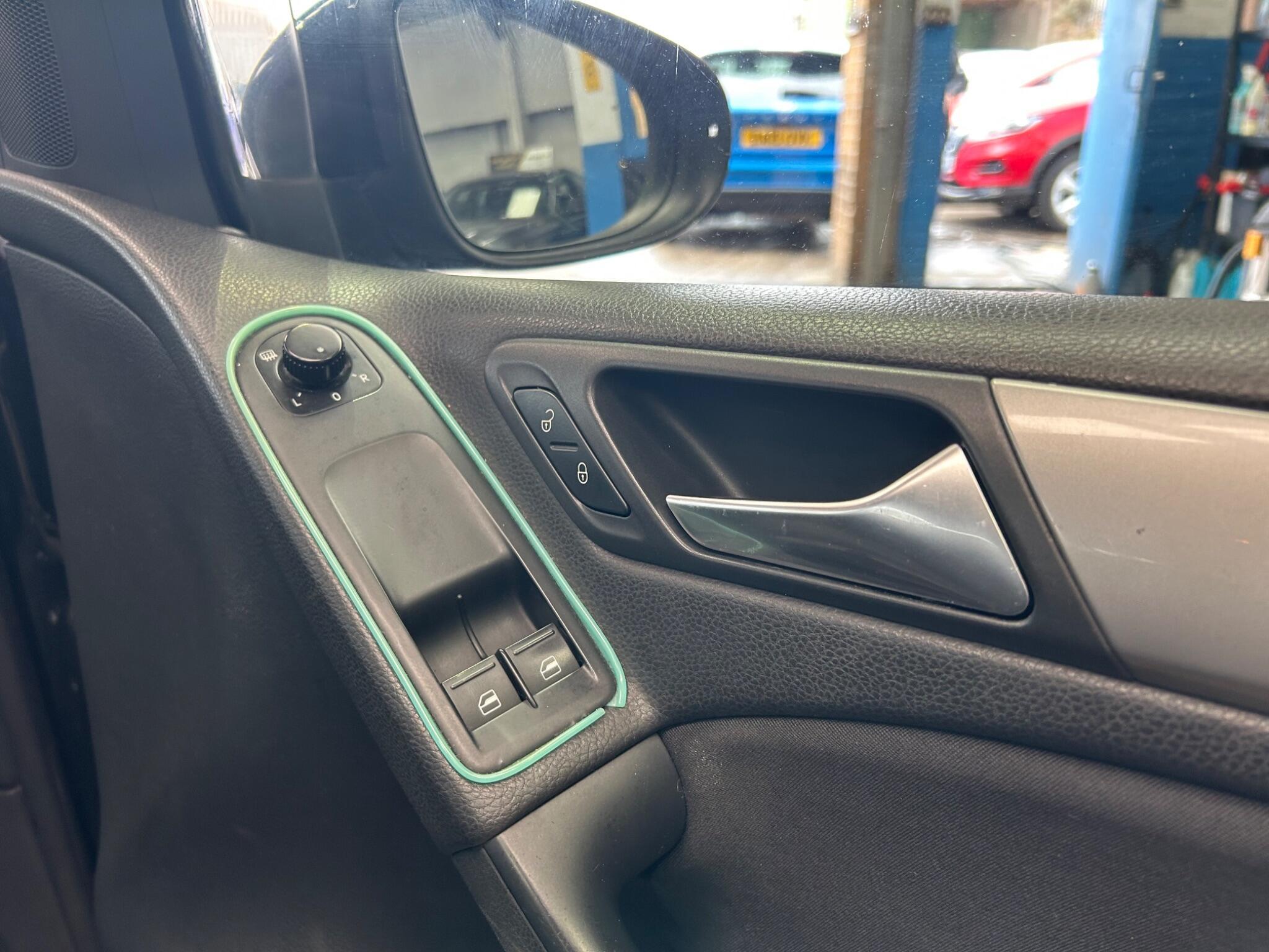 Volkswagen Golf - Image 18