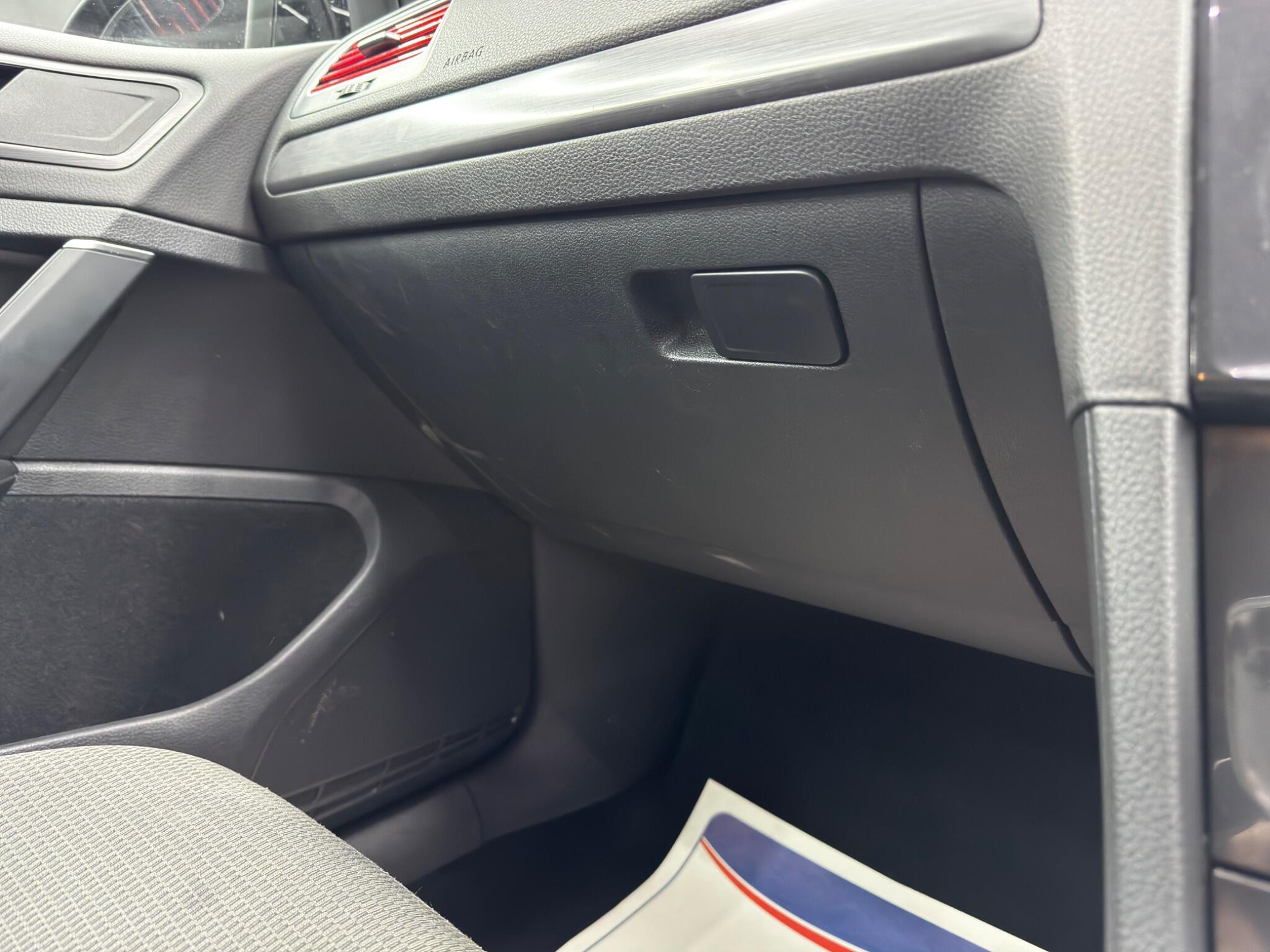 Volkswagen Golf - Image 34