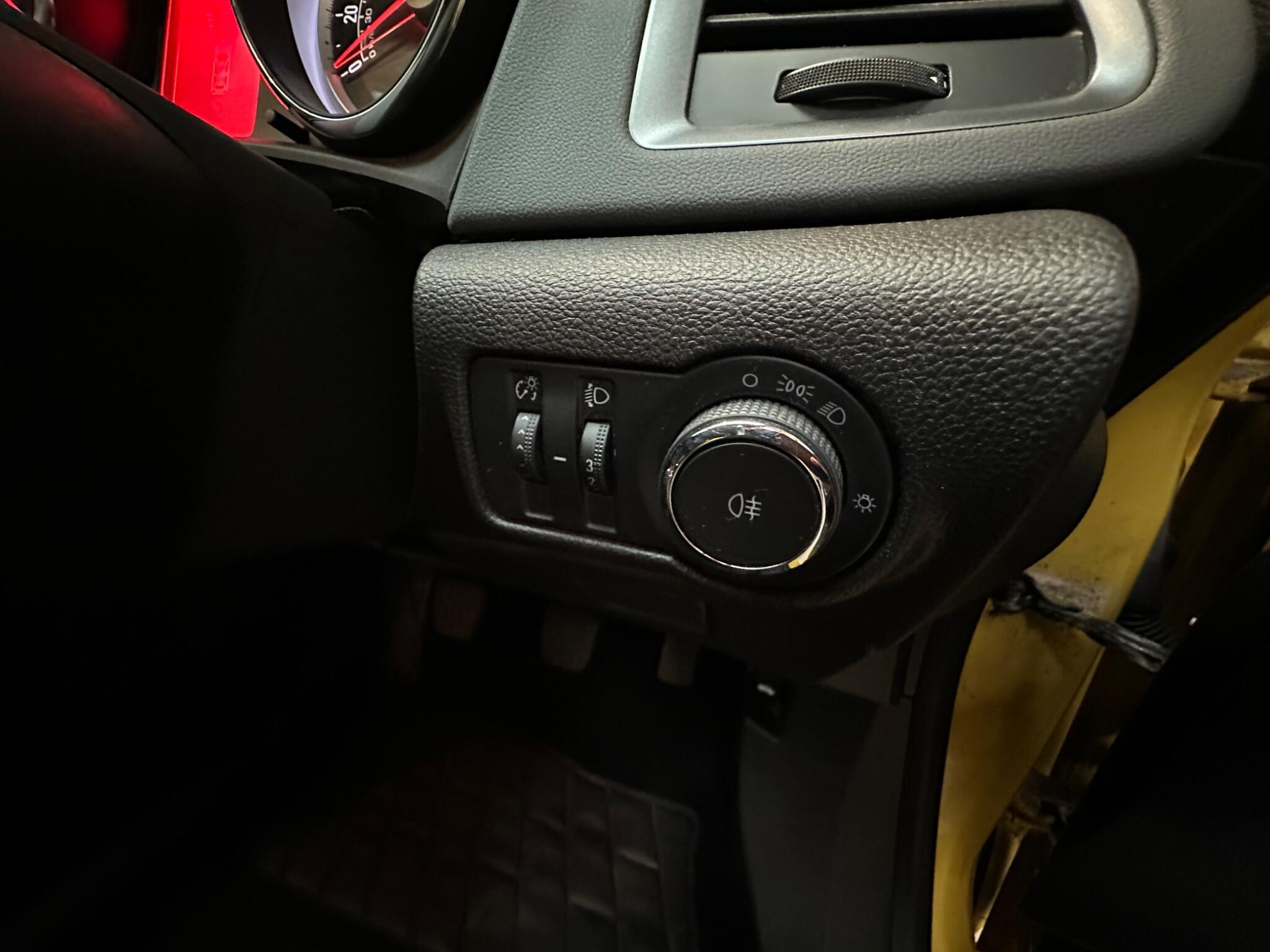 Vauxhall Astra GTC - Image 19