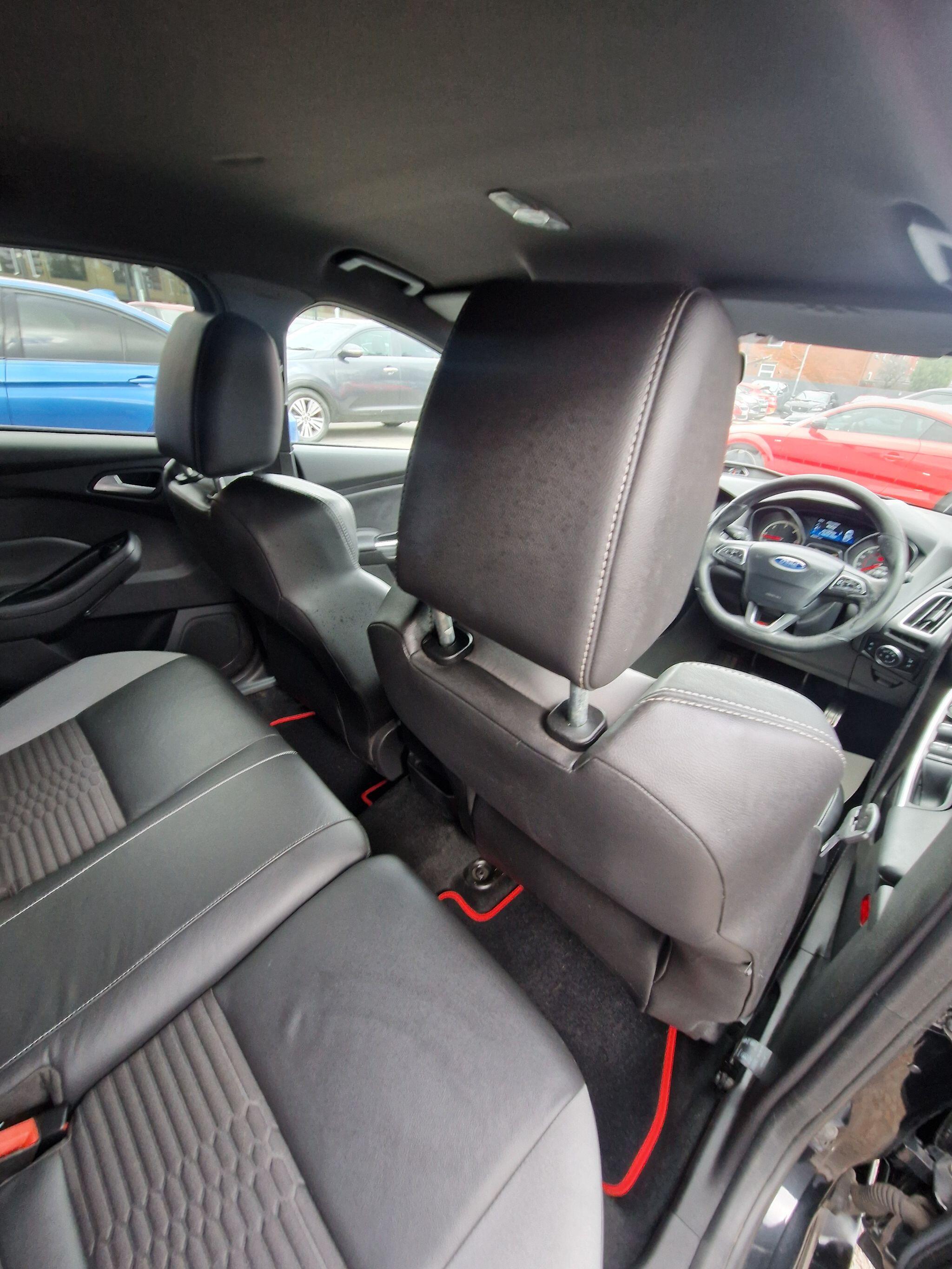 Ford Focus - Image 34