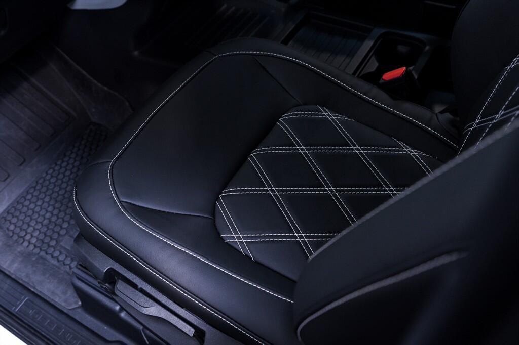 Land Rover Defender 90 - Image 14