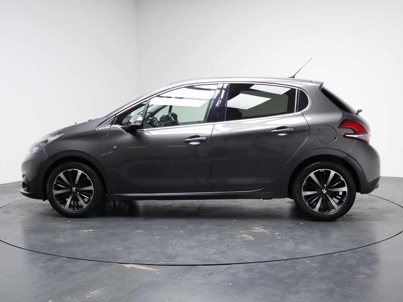 Peugeot 208 - Image 8