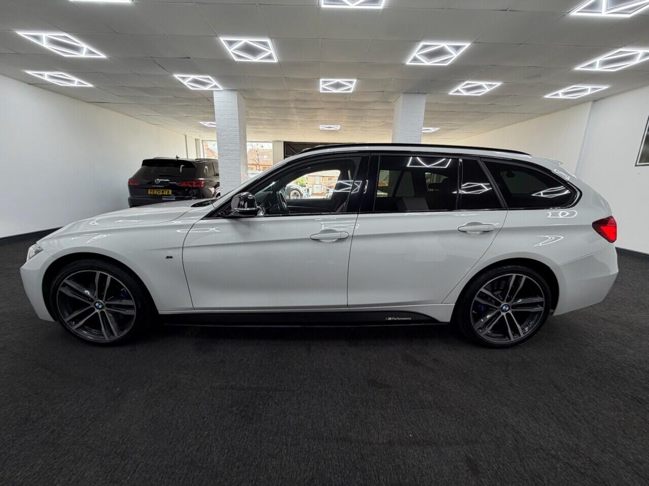 BMW 3 Series - Image 7