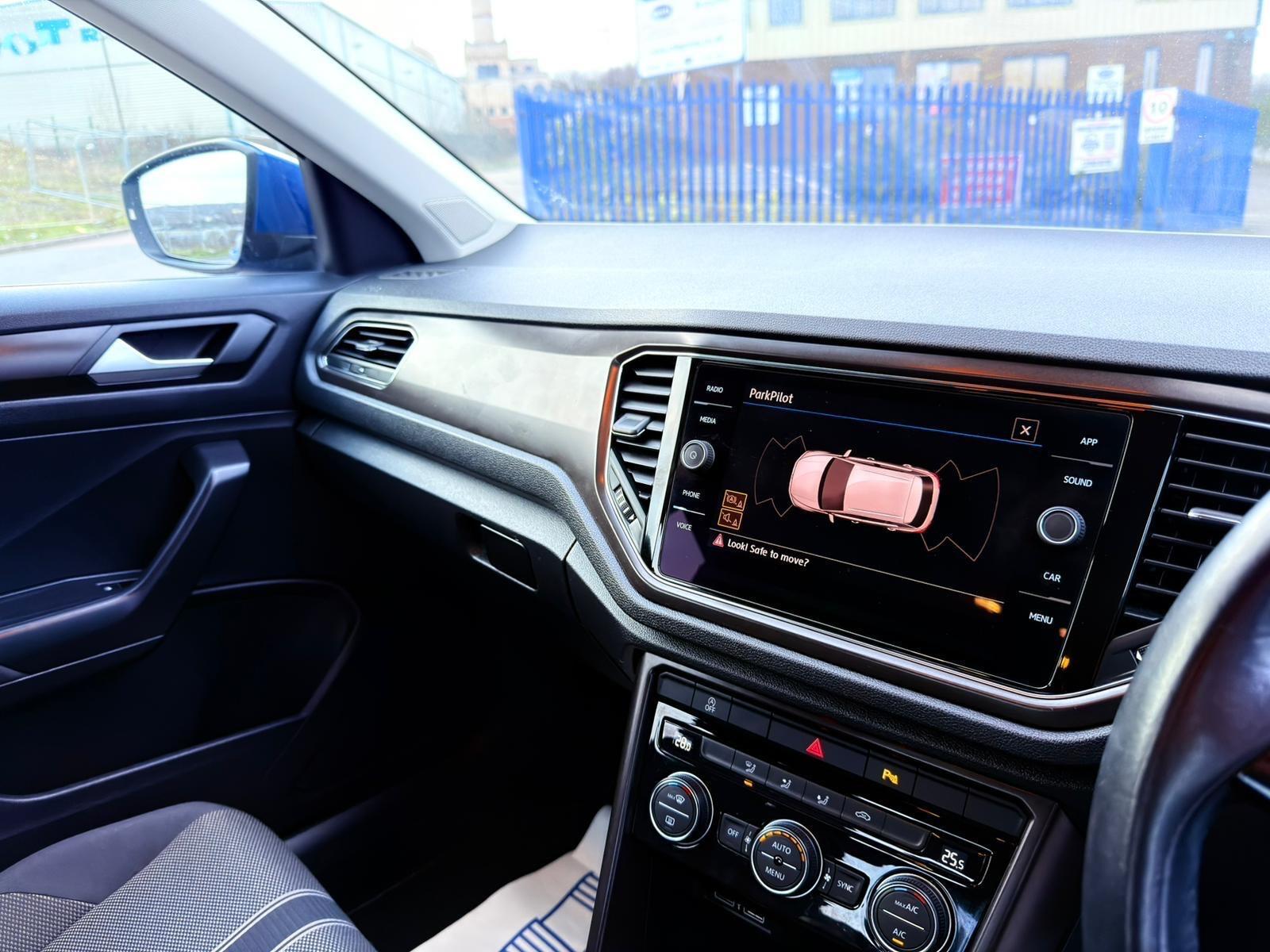 Volkswagen T-Roc - Image 25