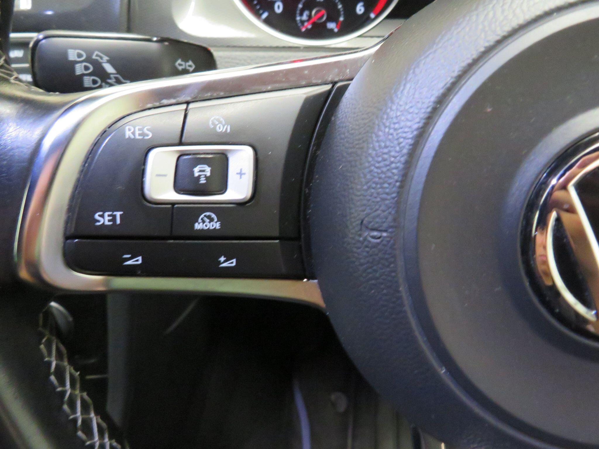 Volkswagen Golf - Image 17