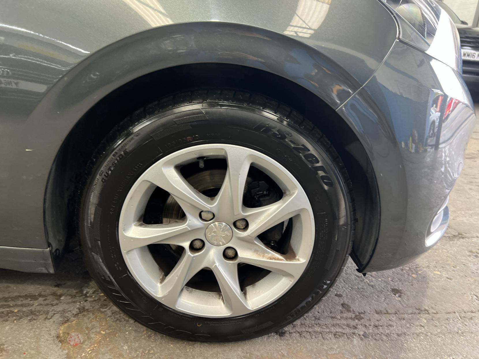 Peugeot 208 - Image 20