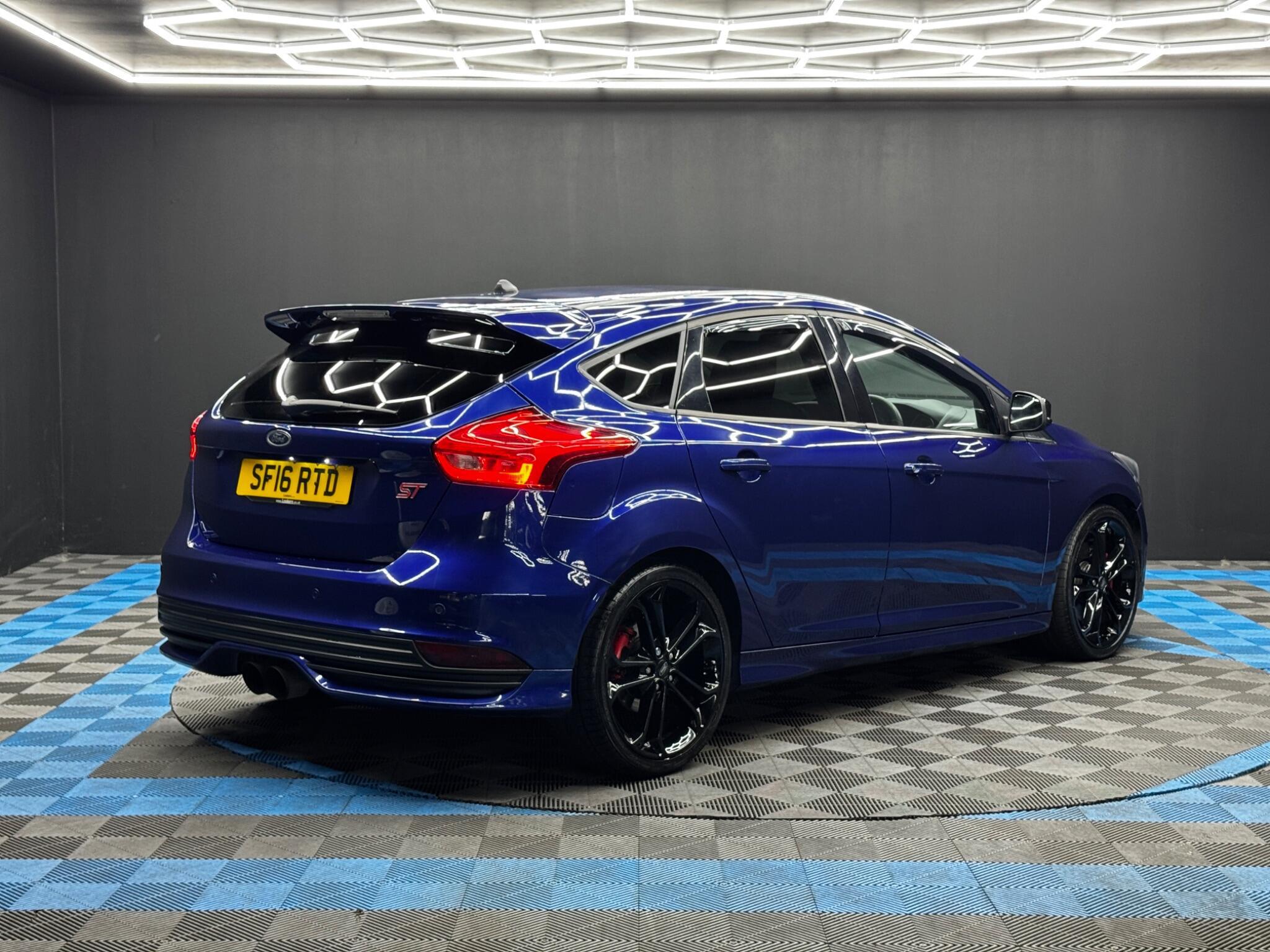 Ford Focus - Image 5