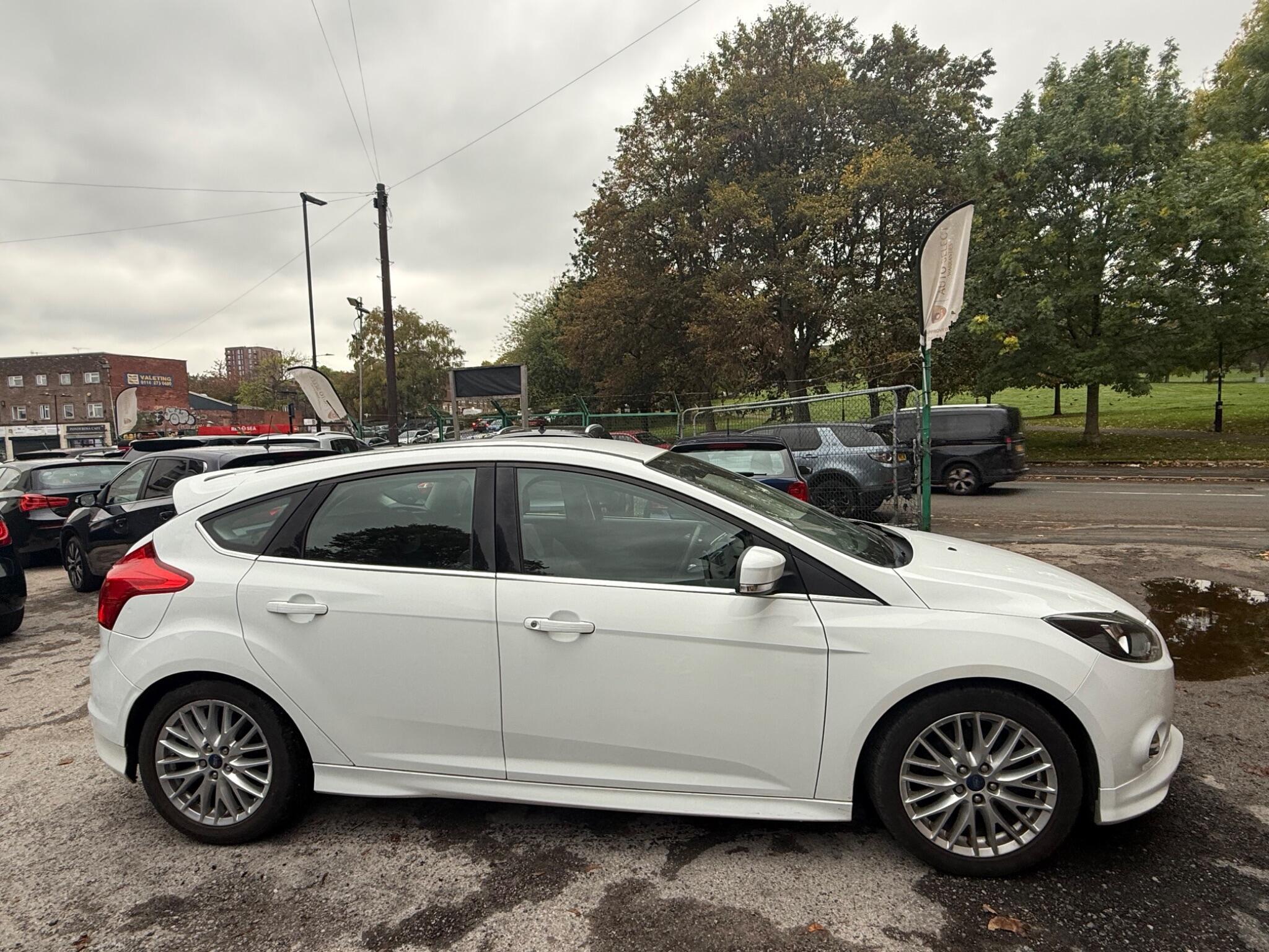 Ford Focus - Image 8