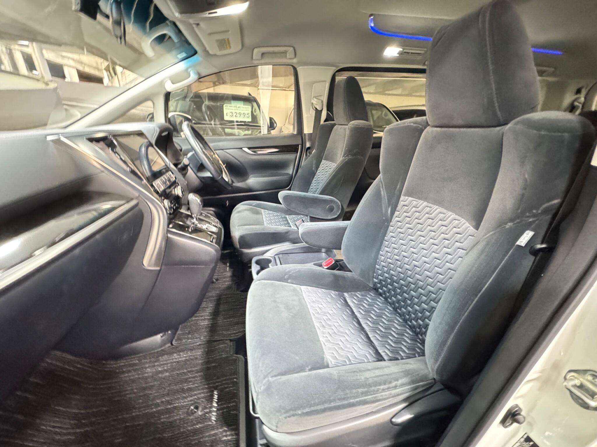 Toyota Vellfire - Image 12