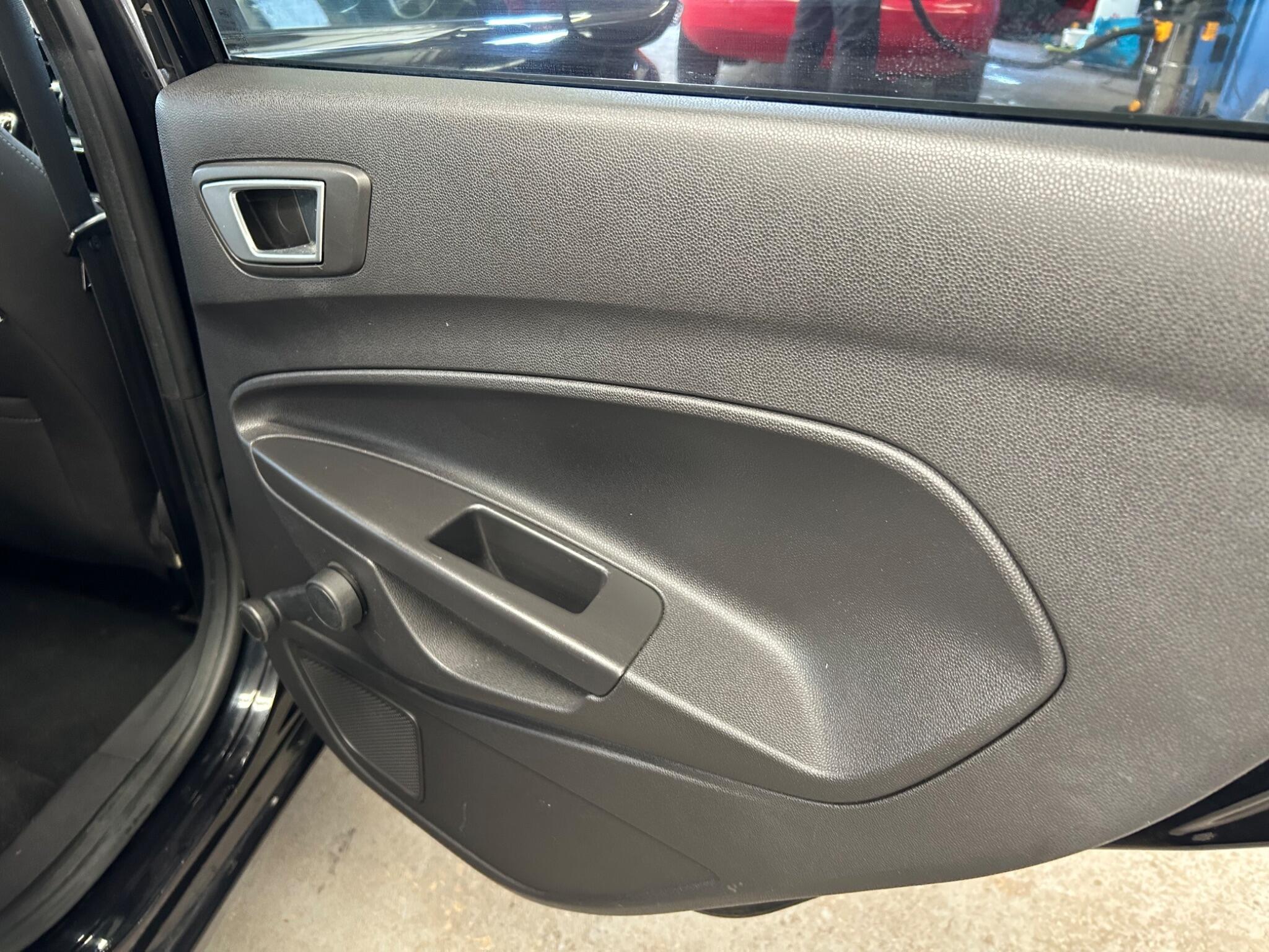 Ford Fiesta - Image 21