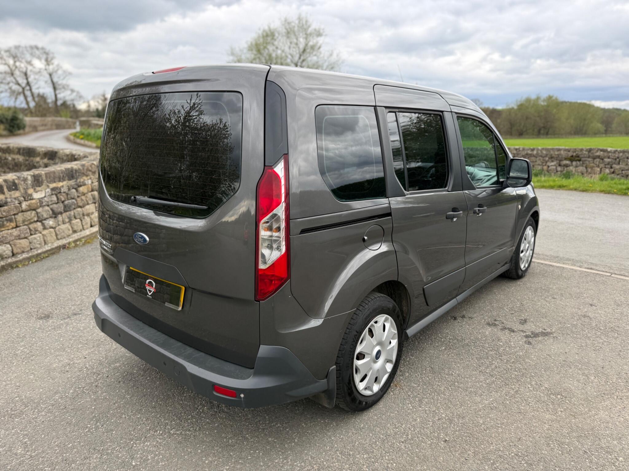 Ford Tourneo Connect - Image 10