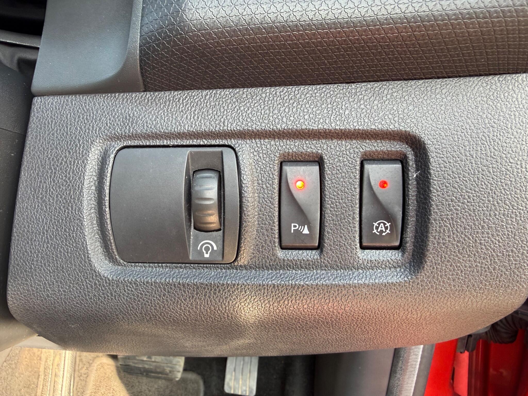 Renault Clio - Image 39