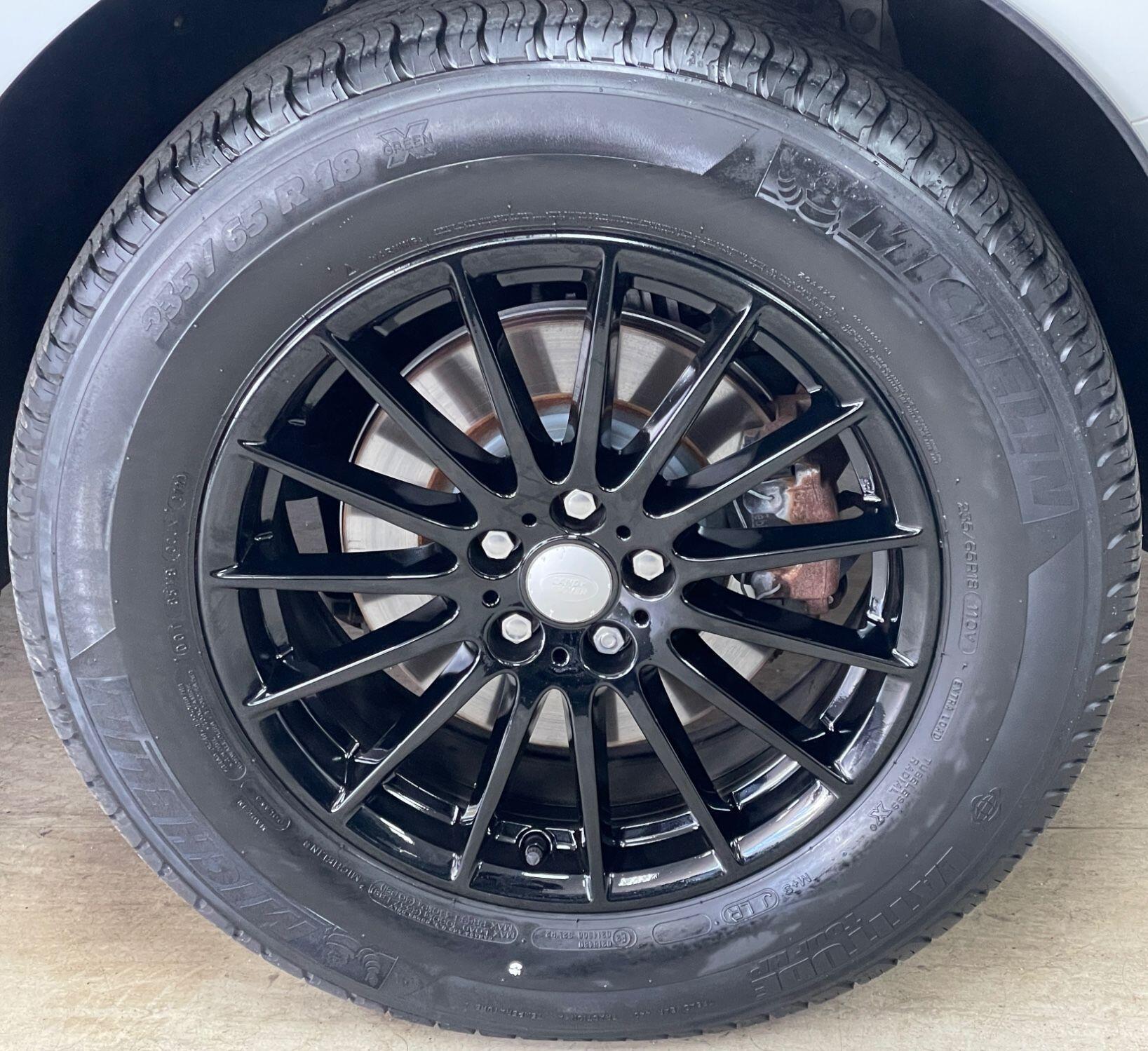 Land Rover Range Rover Velar - Image 13