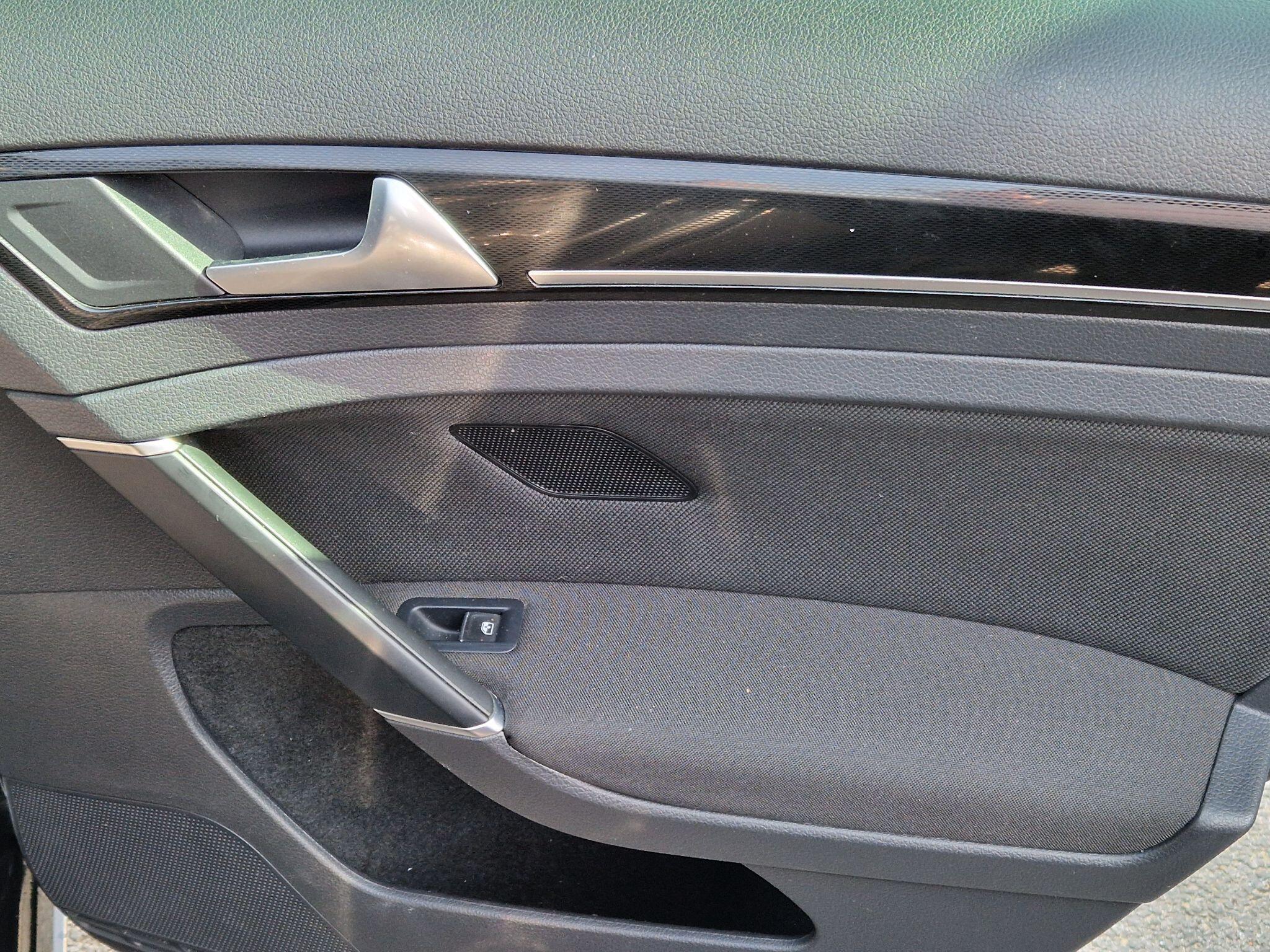 Volkswagen Golf - Image 35