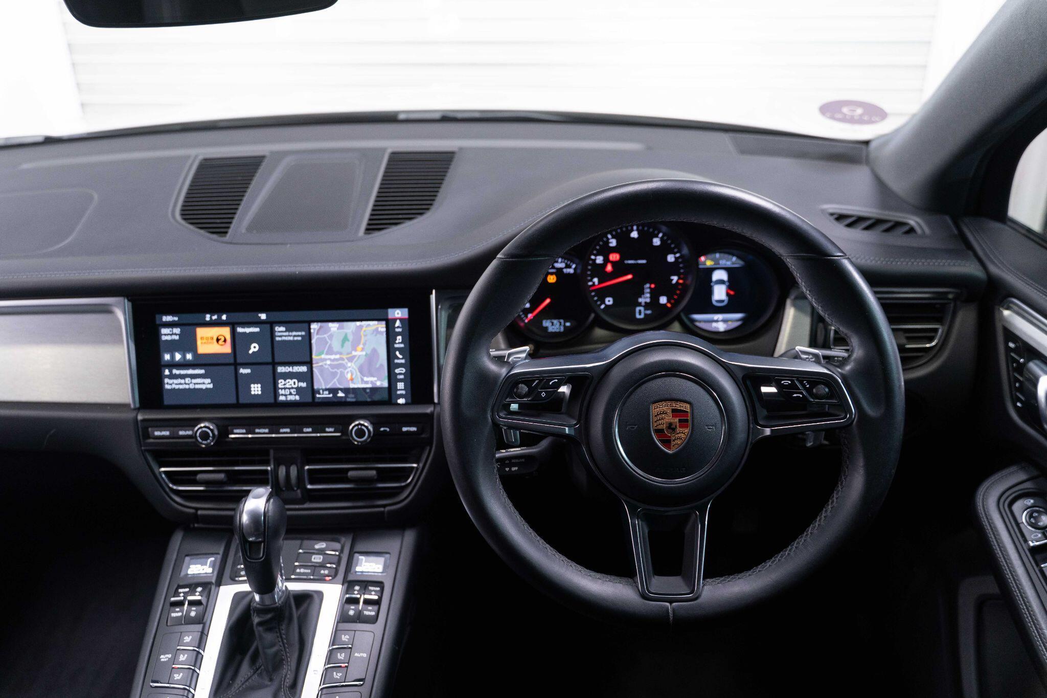 Porsche Macan - Image 9