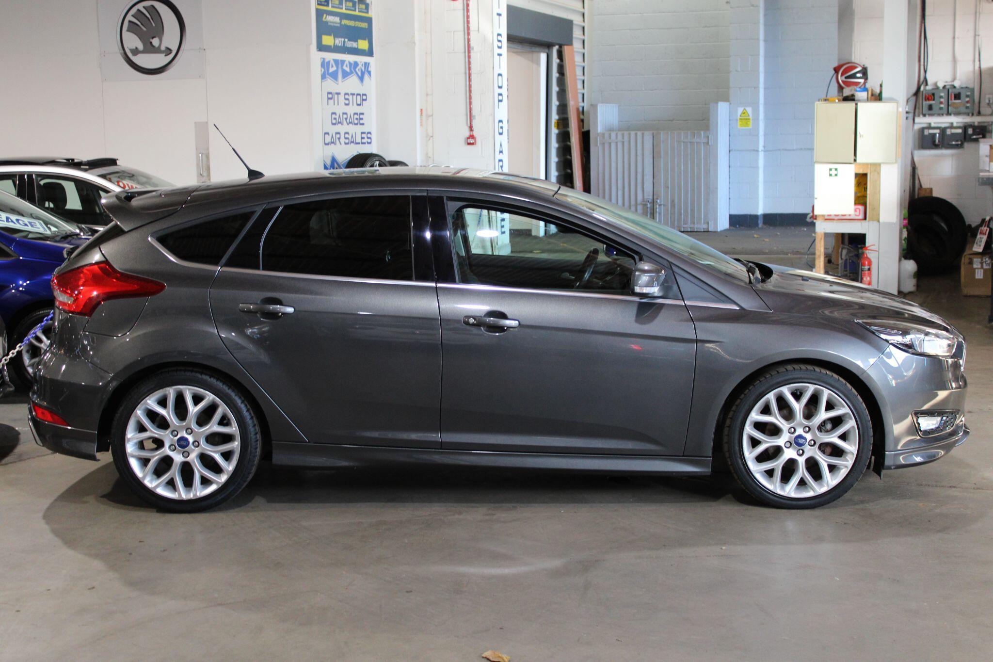 Ford Focus - Image 19