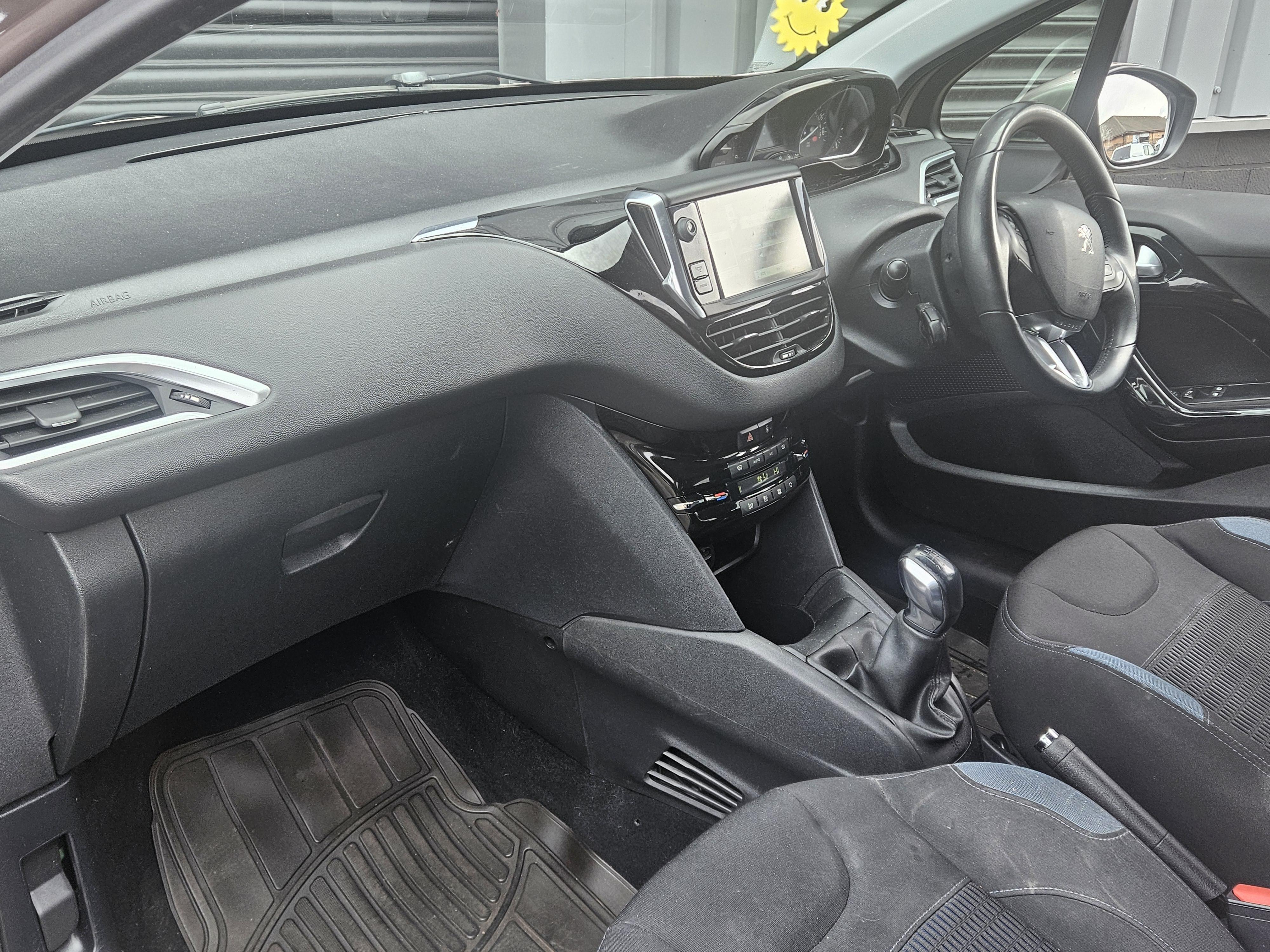 Peugeot 208 - Image 14