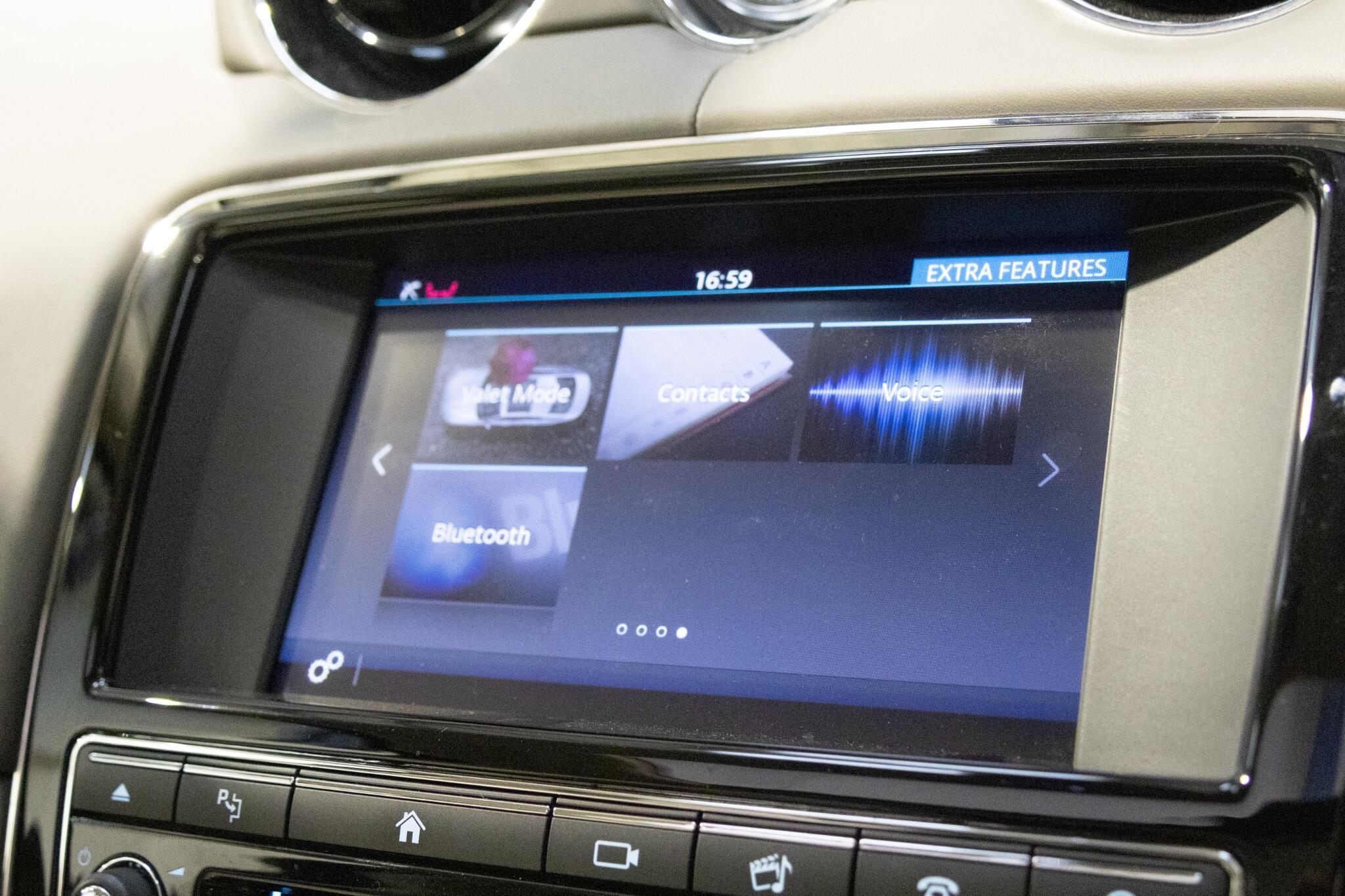 Jaguar XJ - Image 40