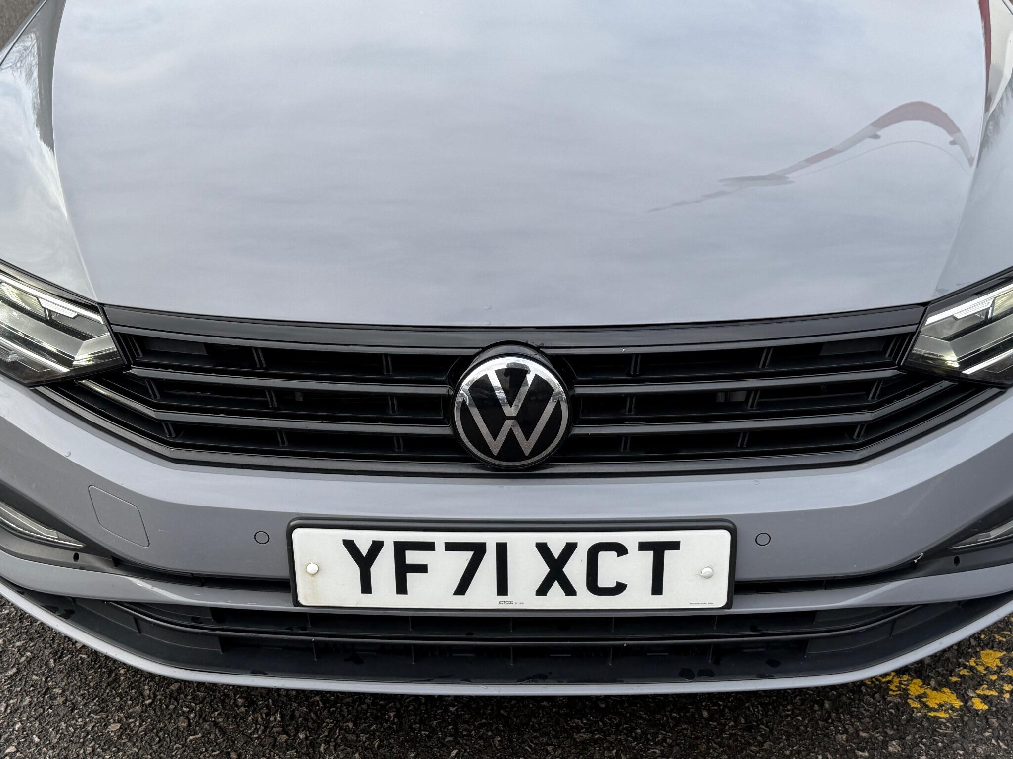 Volkswagen Passat - Image 17