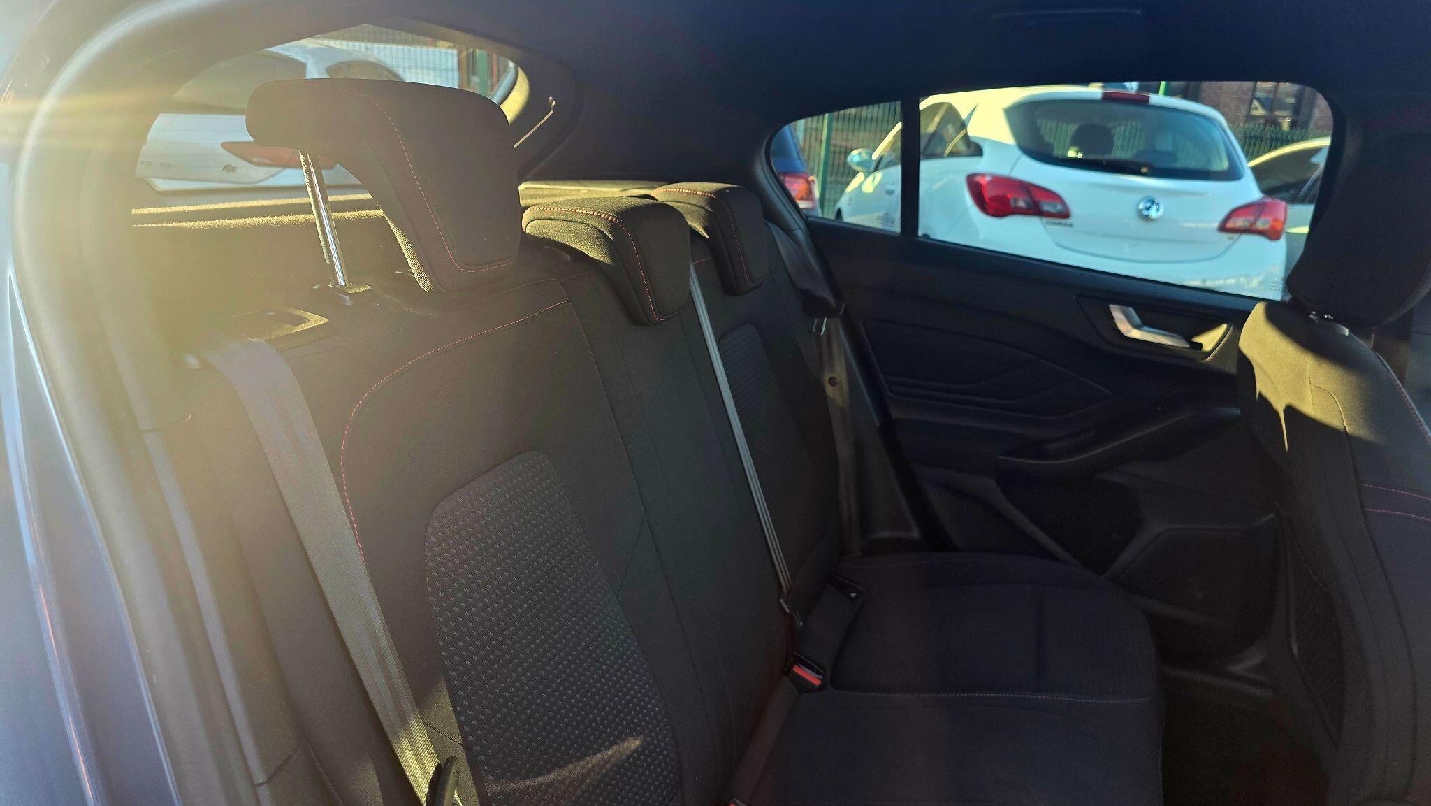 Ford Focus - Image 19