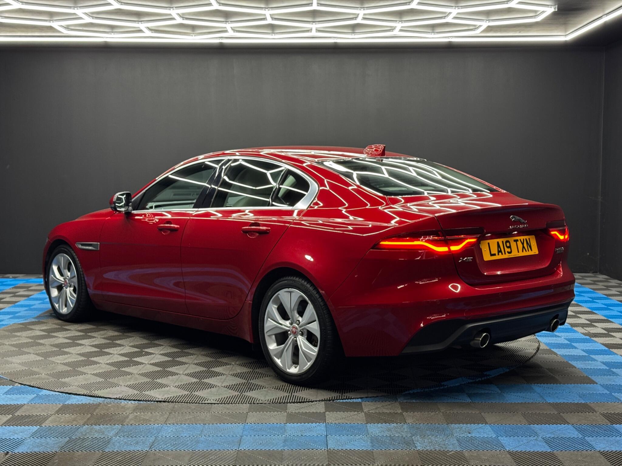 Jaguar XE - Image 7