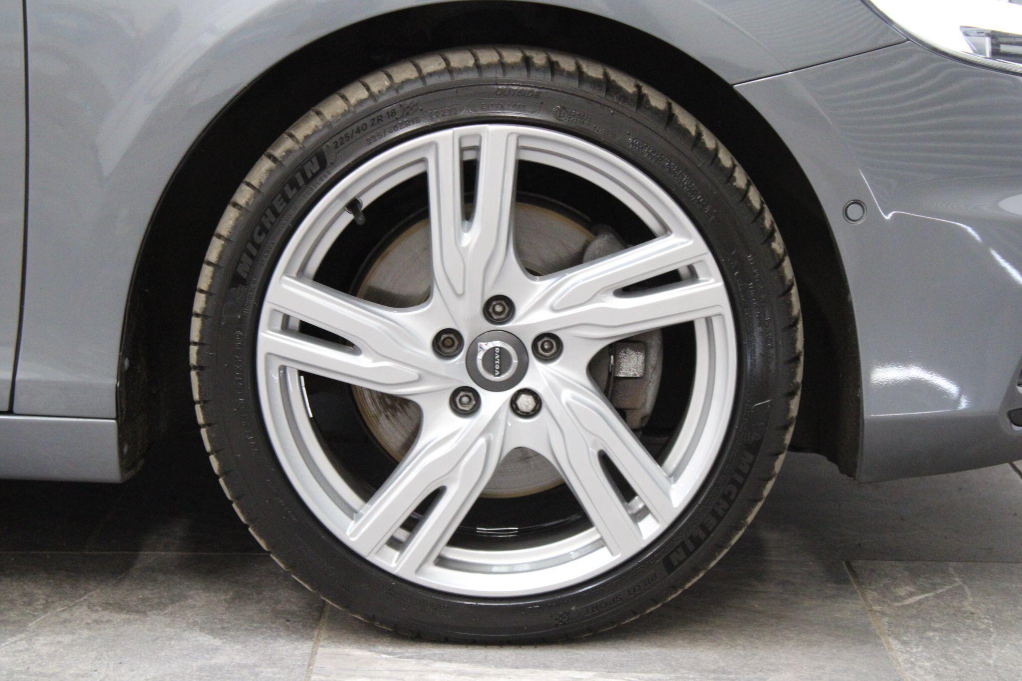 Volvo V40 - Image 9