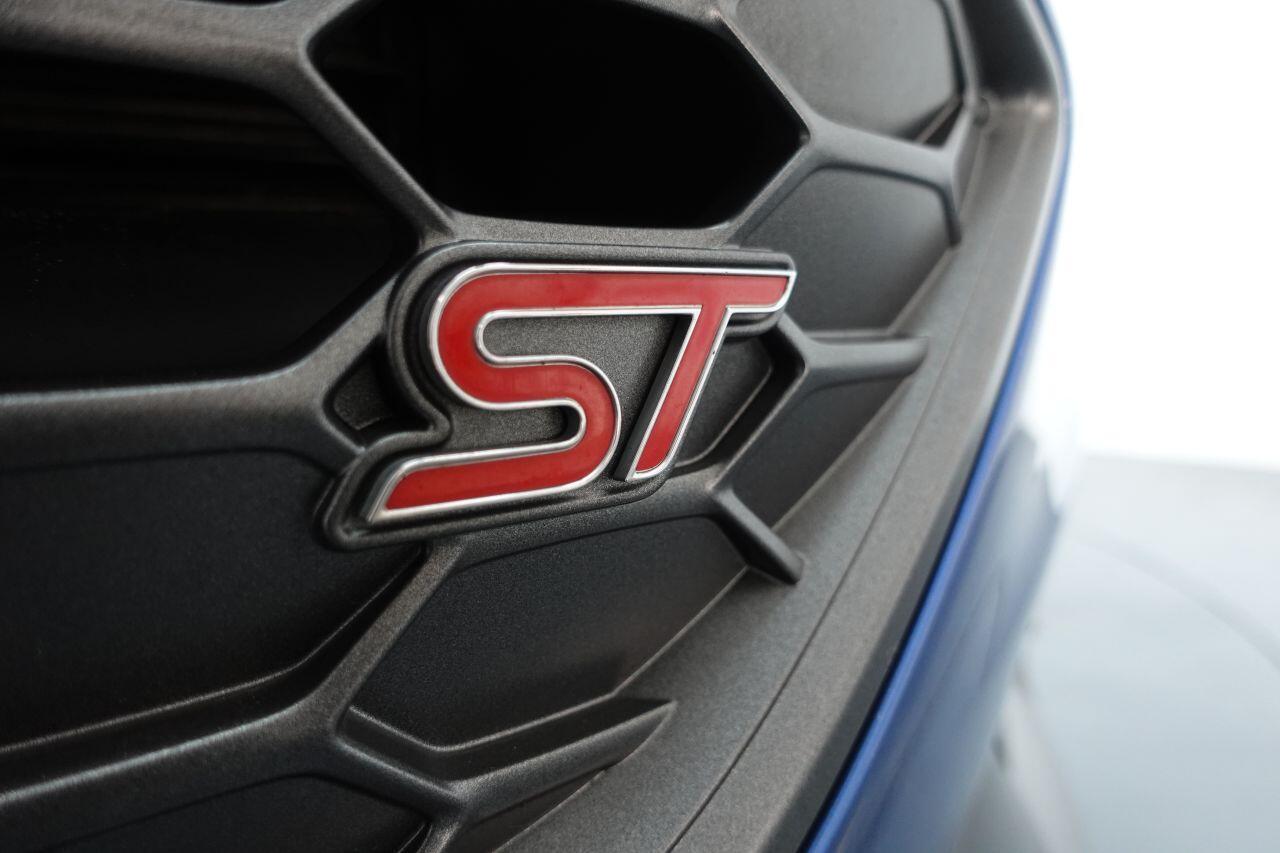 Ford Focus - Image 15