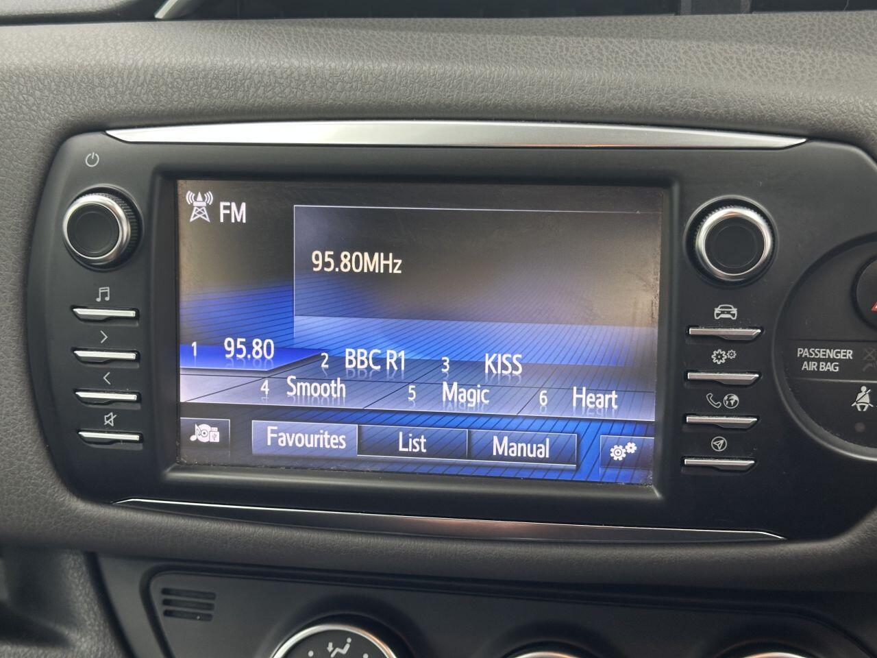 Toyota Yaris - Image 25