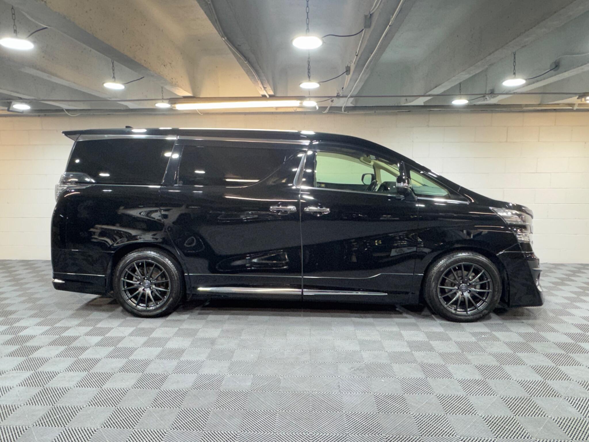 Toyota Vellfire - Image 5
