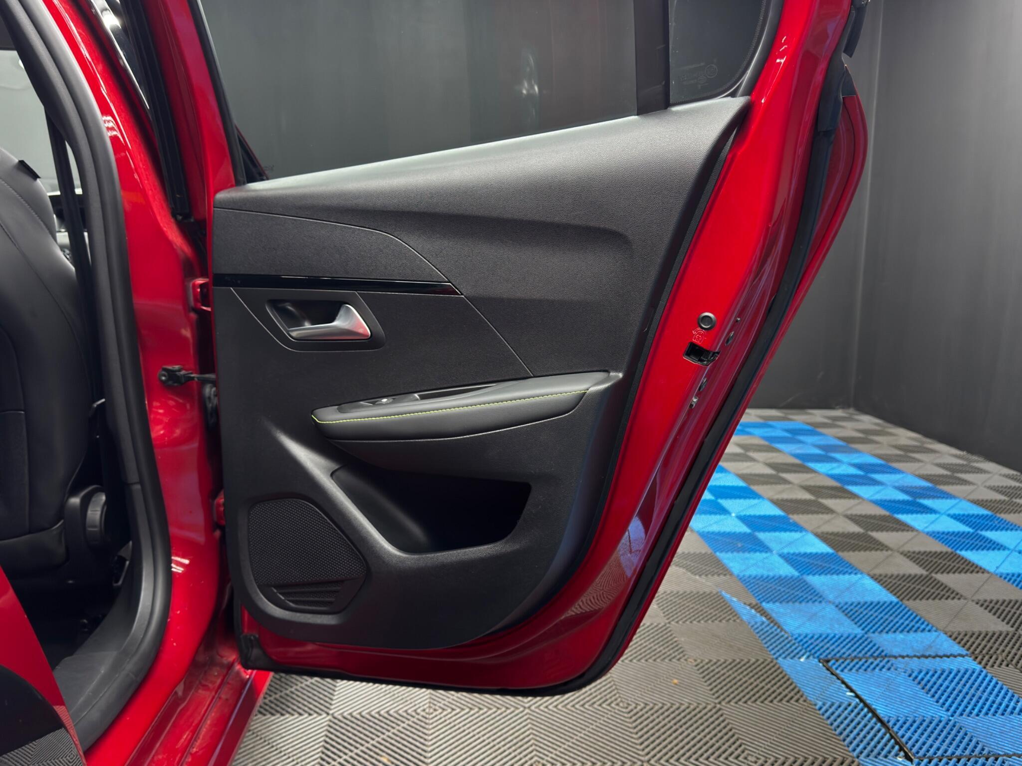 Peugeot E-208 - Image 40