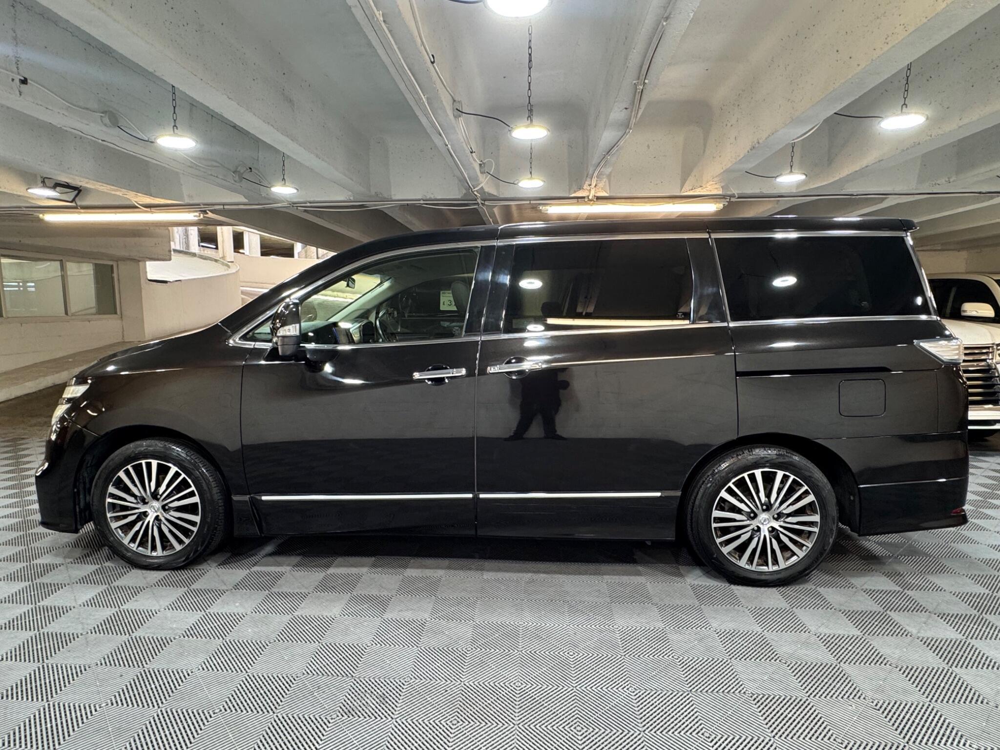 Nissan Elgrand - Image 2