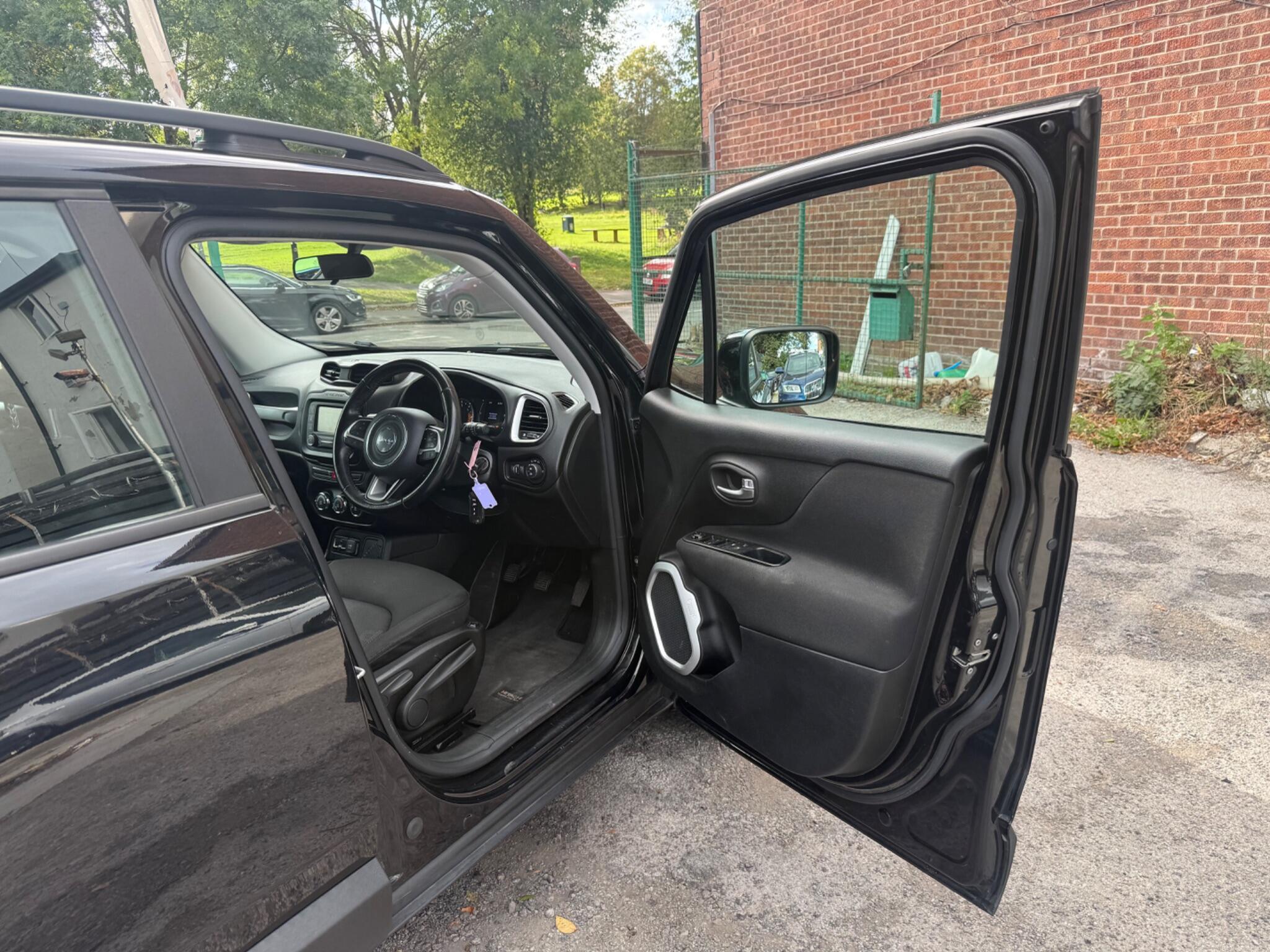 Jeep Renegade - Image 18