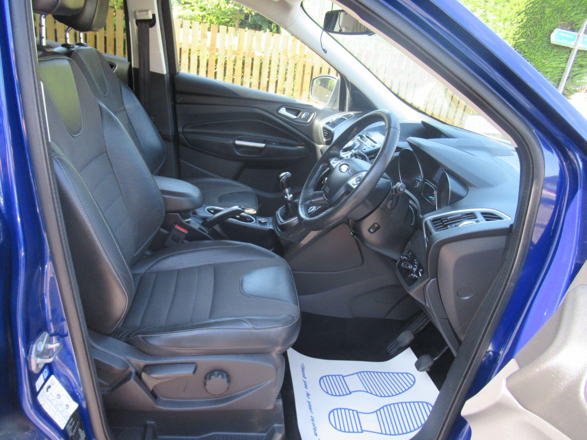 Ford Kuga - Image 18