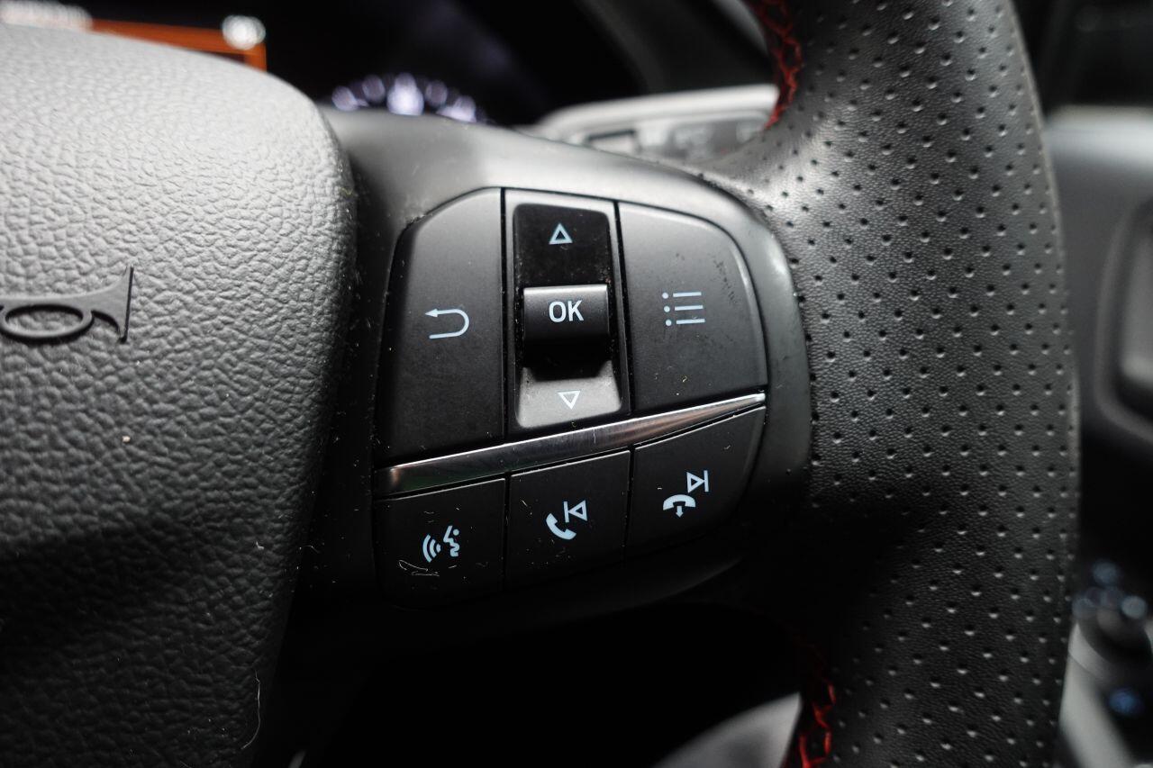 Ford Focus - Image 35