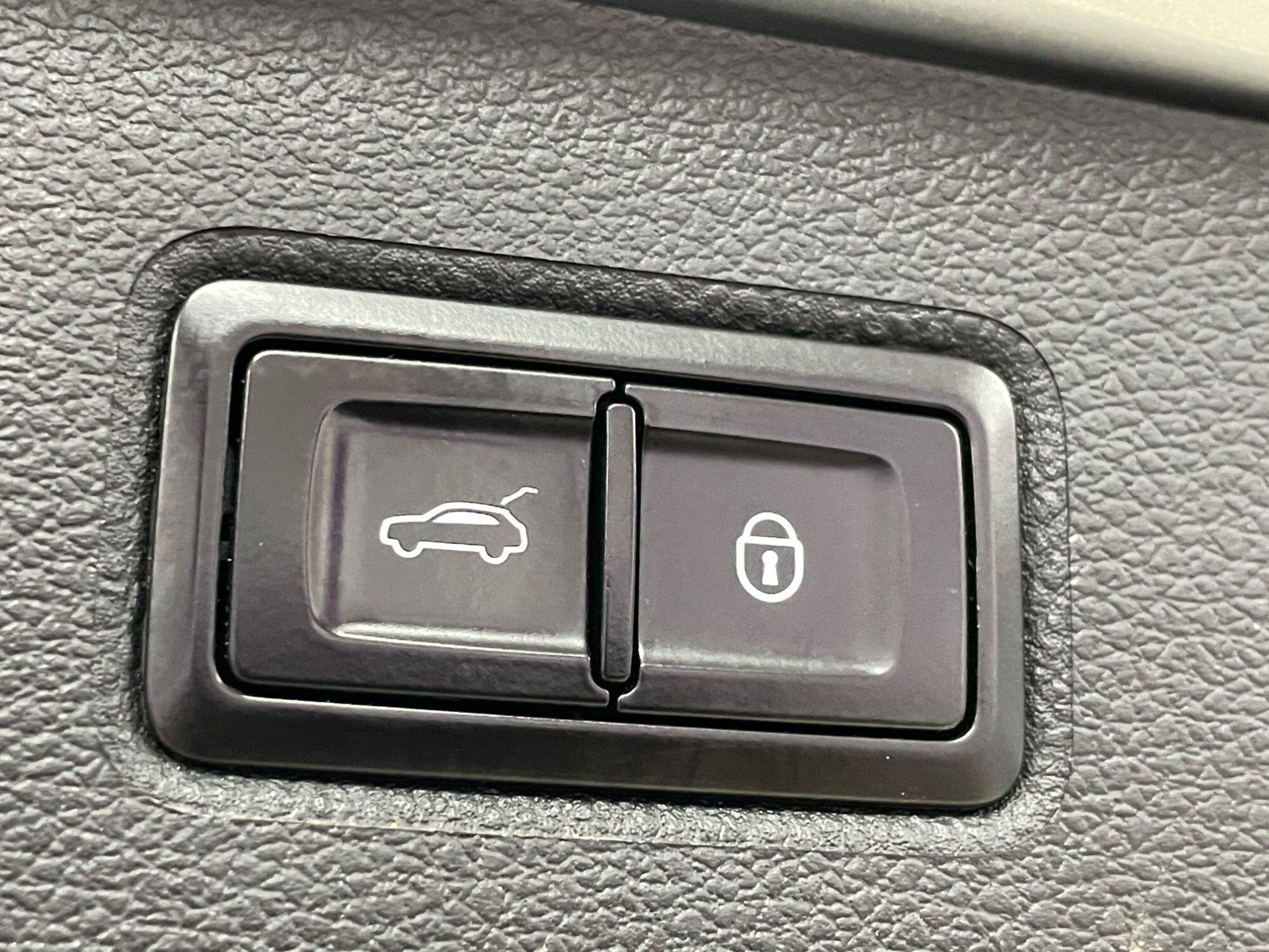 Bentley Bentayga - Image 21