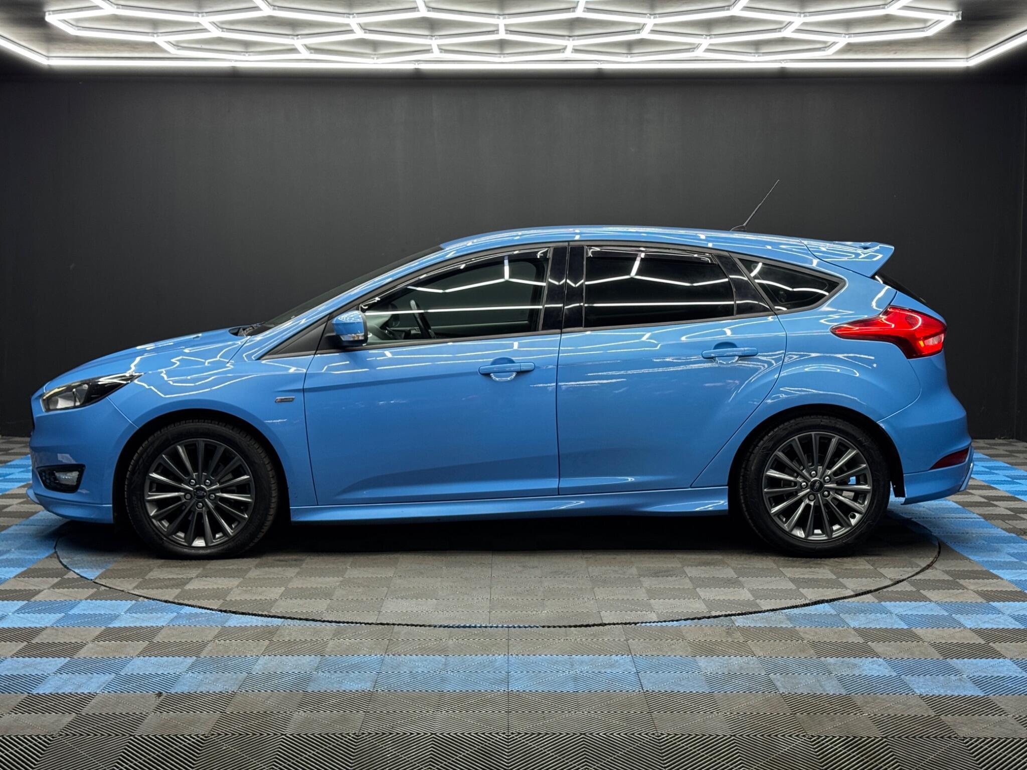 Ford Focus - Image 8