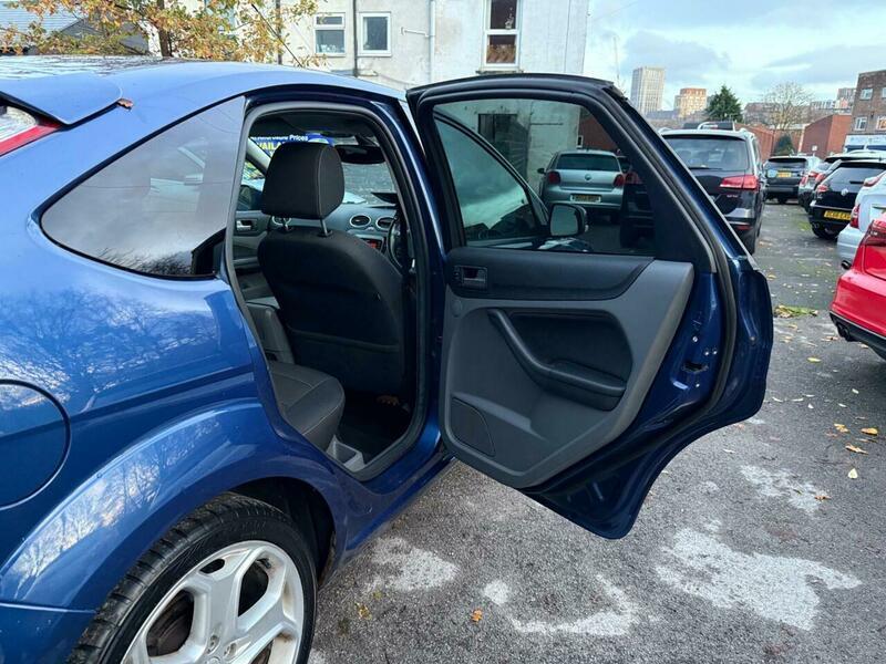 Ford Focus - Image 10