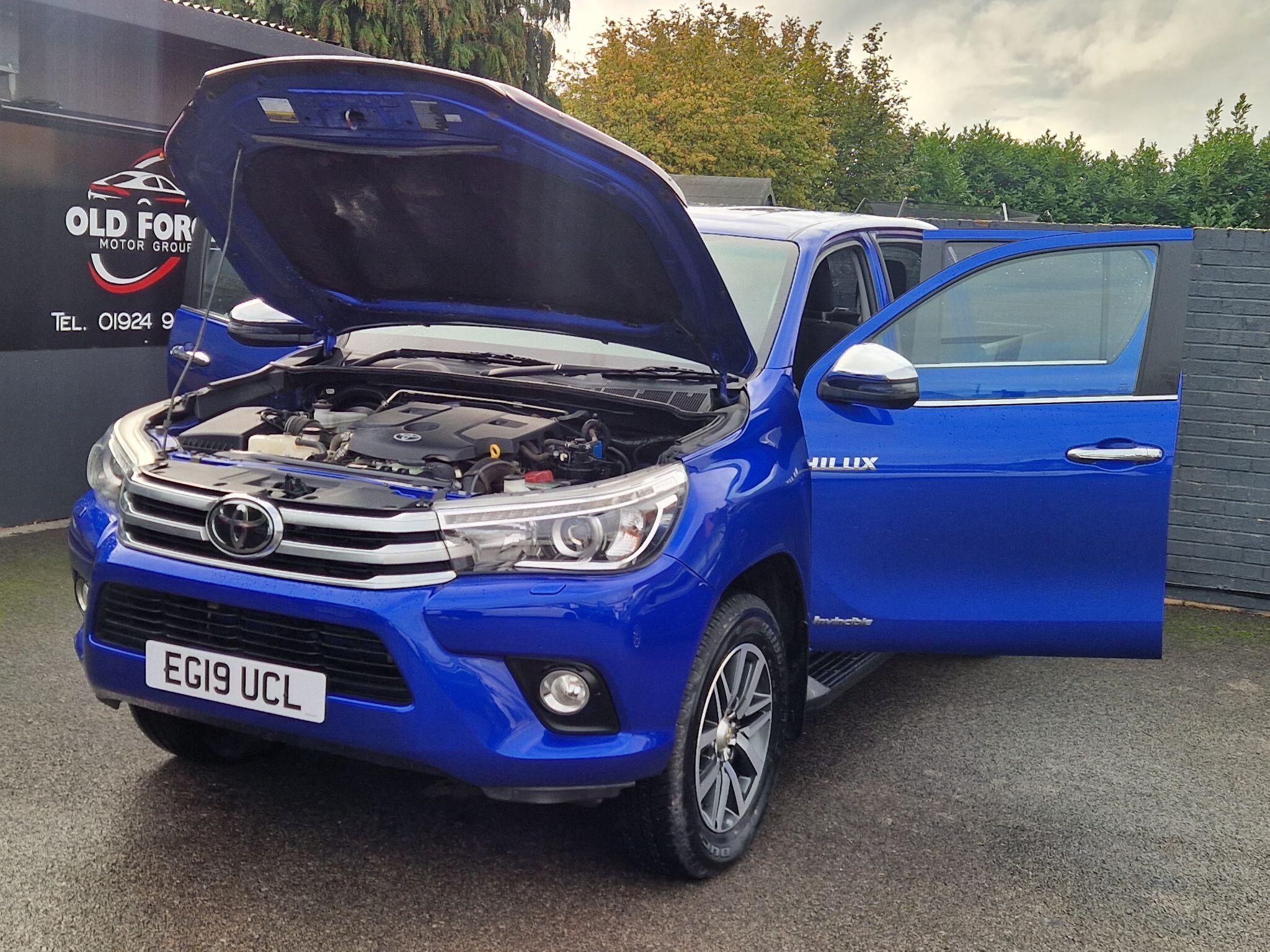 Toyota Hilux - Image 13