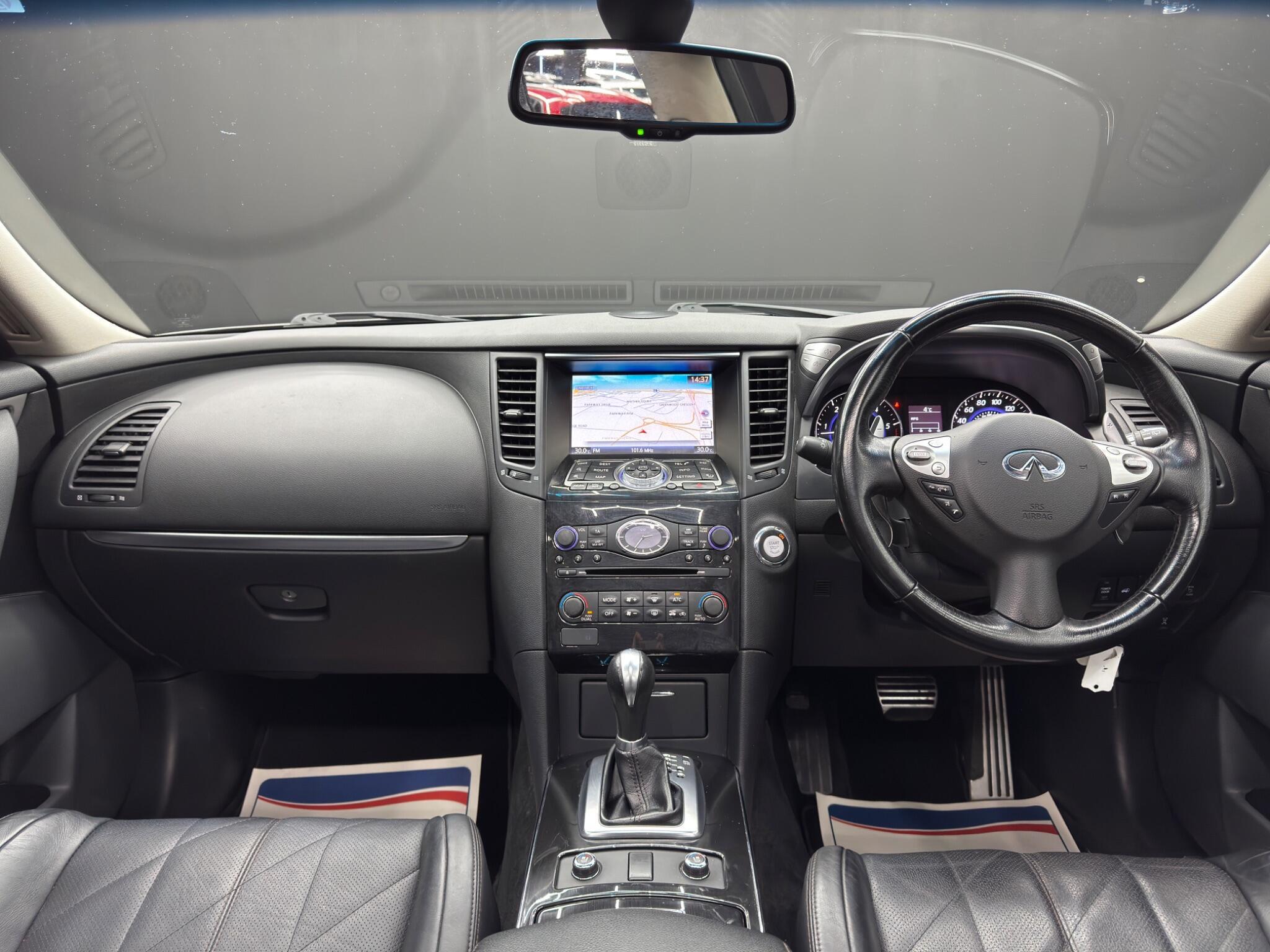 Infiniti QX70 - Image 10