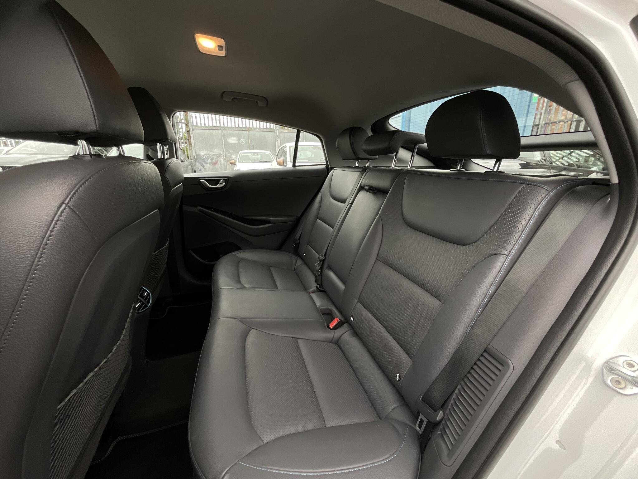 Hyundai Ioniq - Image 11