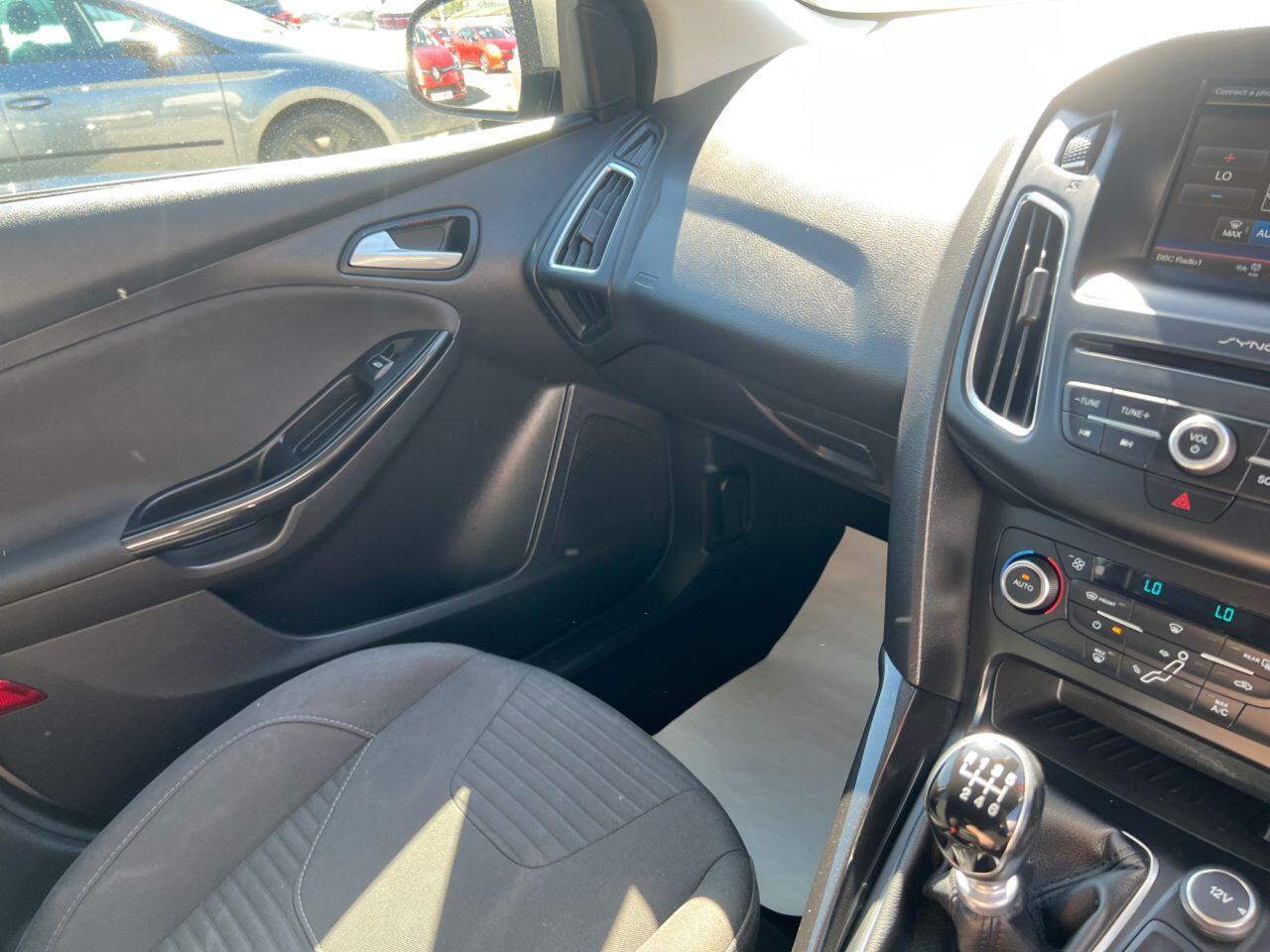 Ford Focus - Image 30