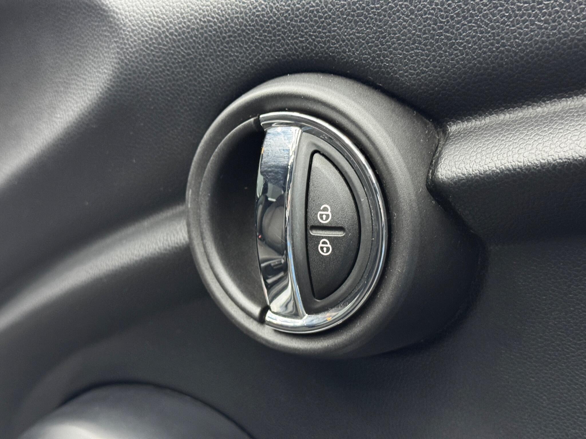 MINI Hatch - Image 36