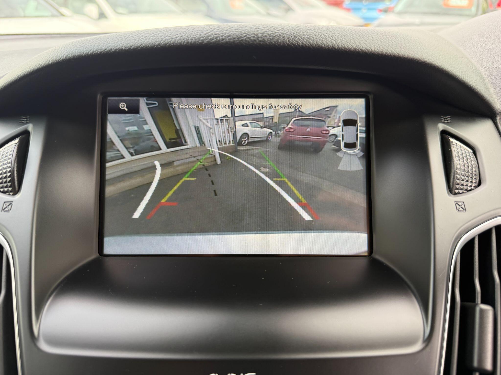 Ford Focus - Image 44